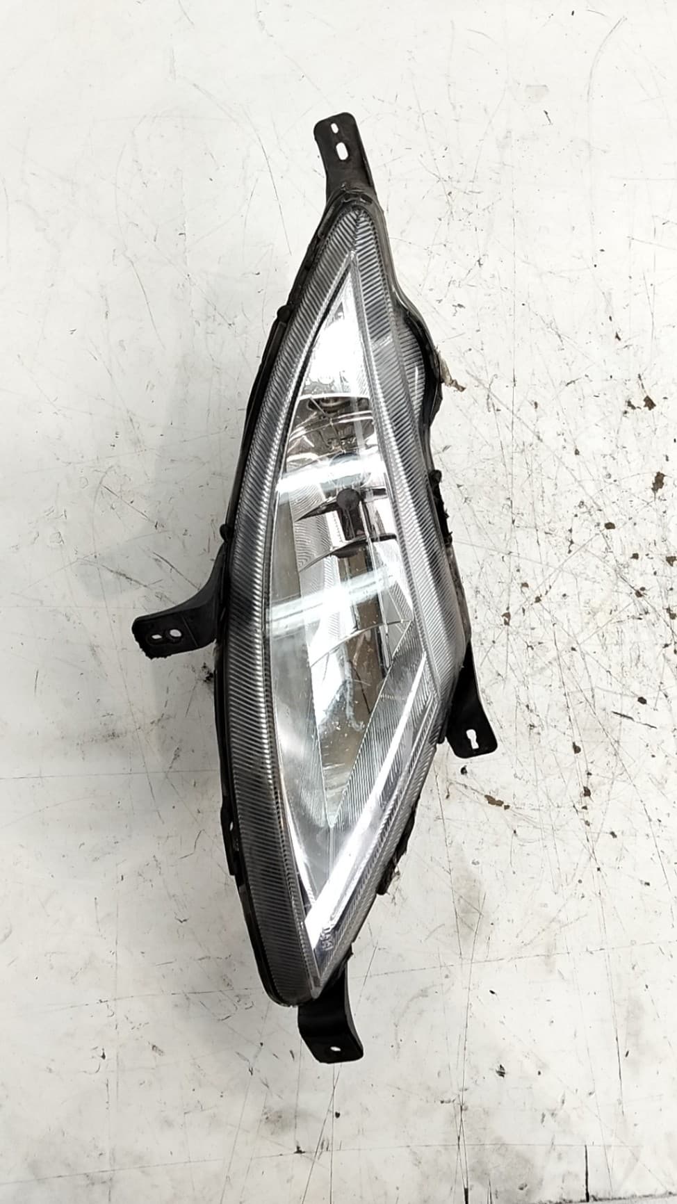 Faro antiniebla izquierdo MAHINDRA XUV500 5