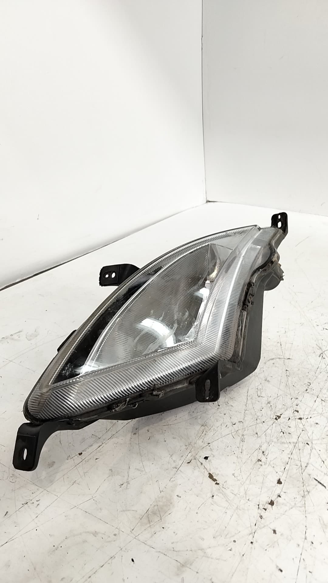 Faro antiniebla izquierdo MAHINDRA XUV500 4