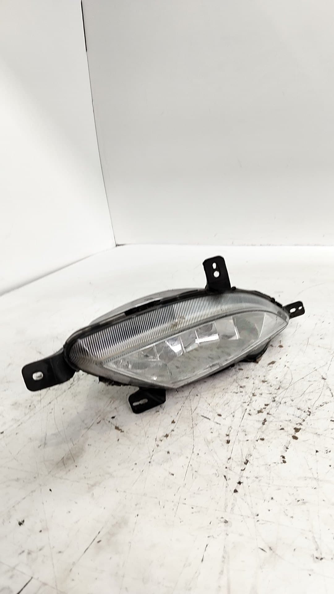 Faro antiniebla izquierdo MAHINDRA XUV500