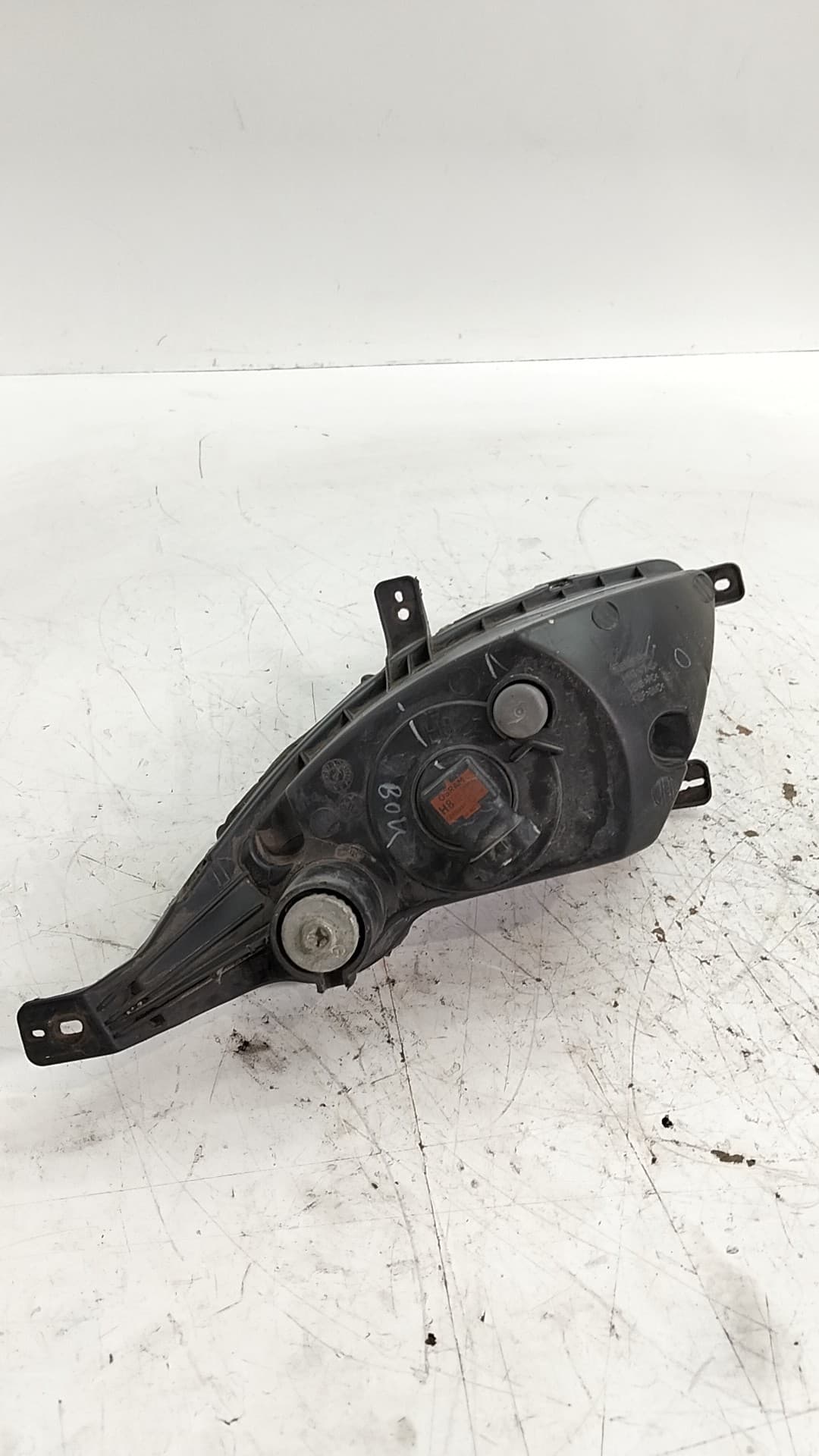 Faro antiniebla izquierdo MAHINDRA XUV500 2