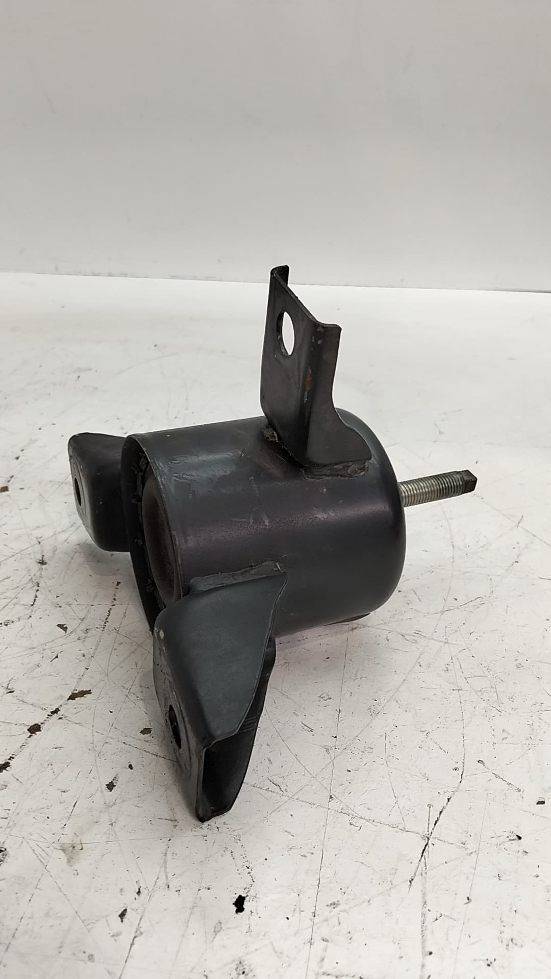 Soporte motor derecho MAHINDRA XUV500 3