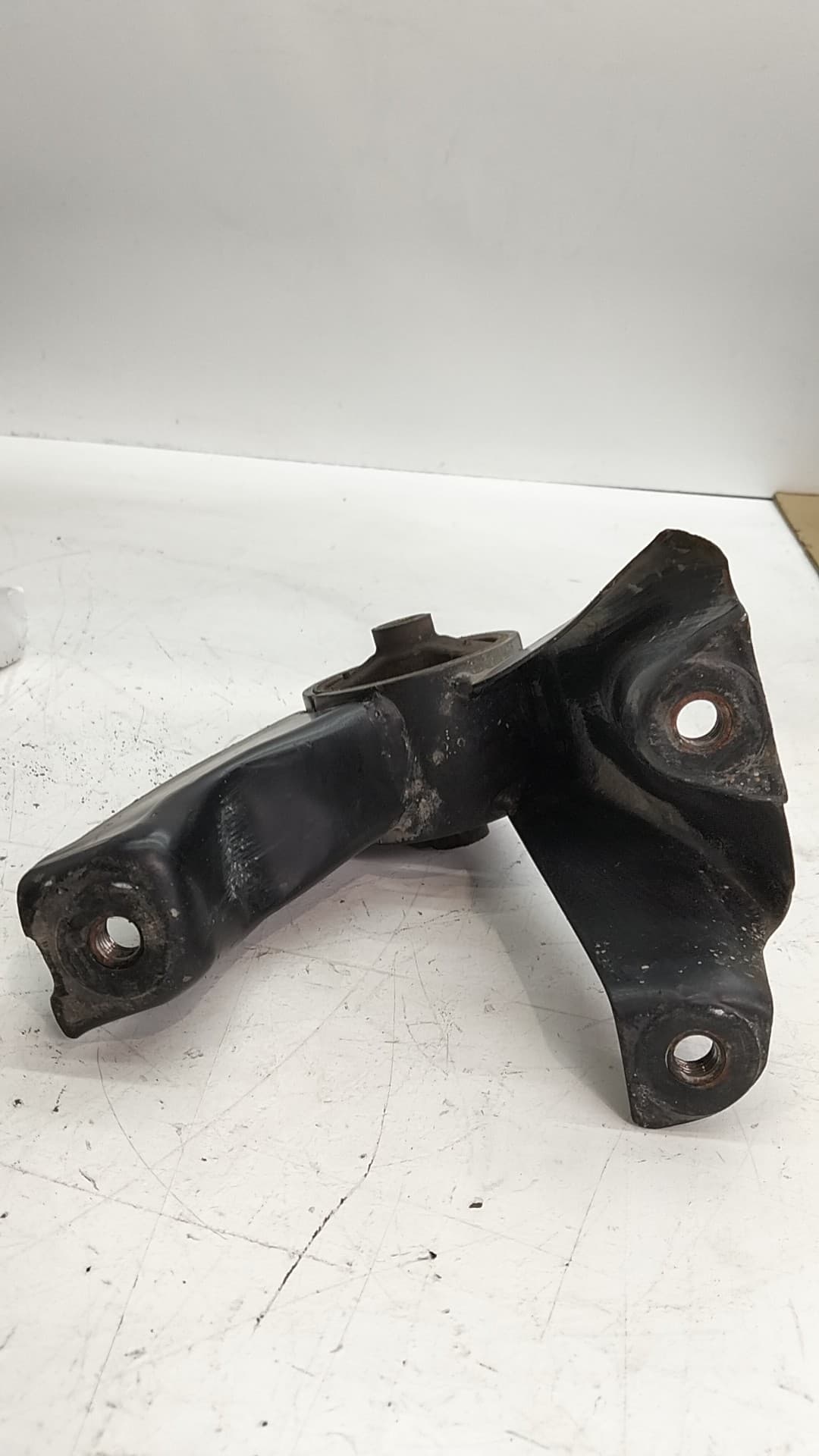 Soporte motor trasero MAHINDRA XUV500 3