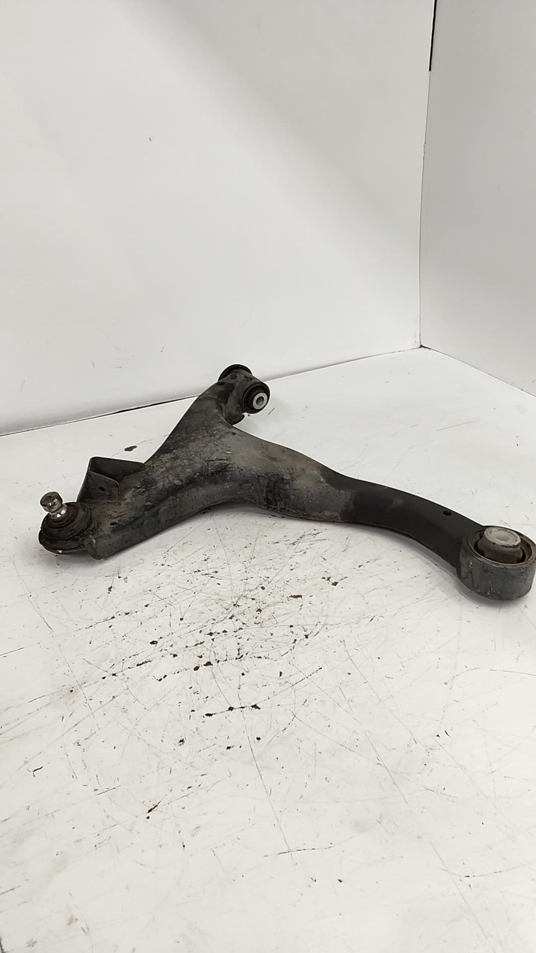 Brazo suspension inferior delantero derecho MAHINDRA XUV500 5