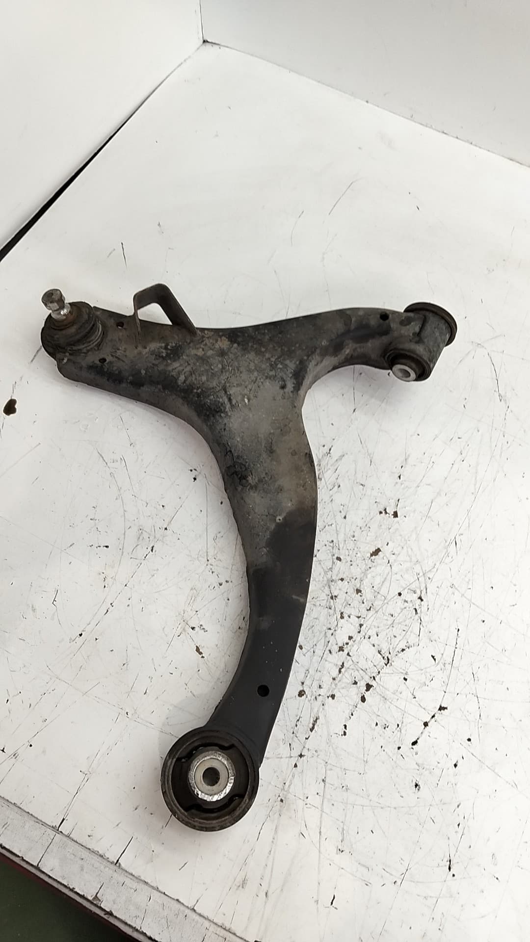 Brazo suspension inferior delantero derecho MAHINDRA XUV500 3