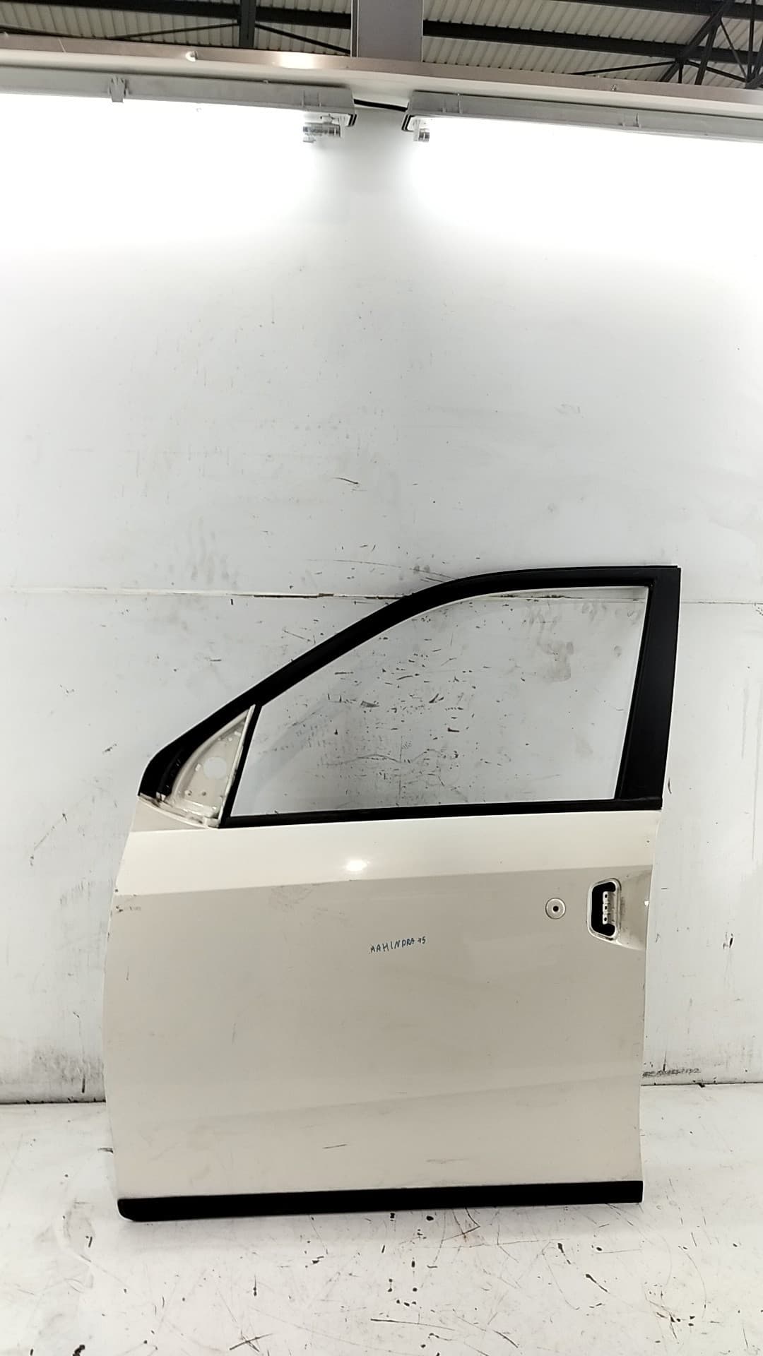 Puerta delantera izquierda MAHINDRA XUV500