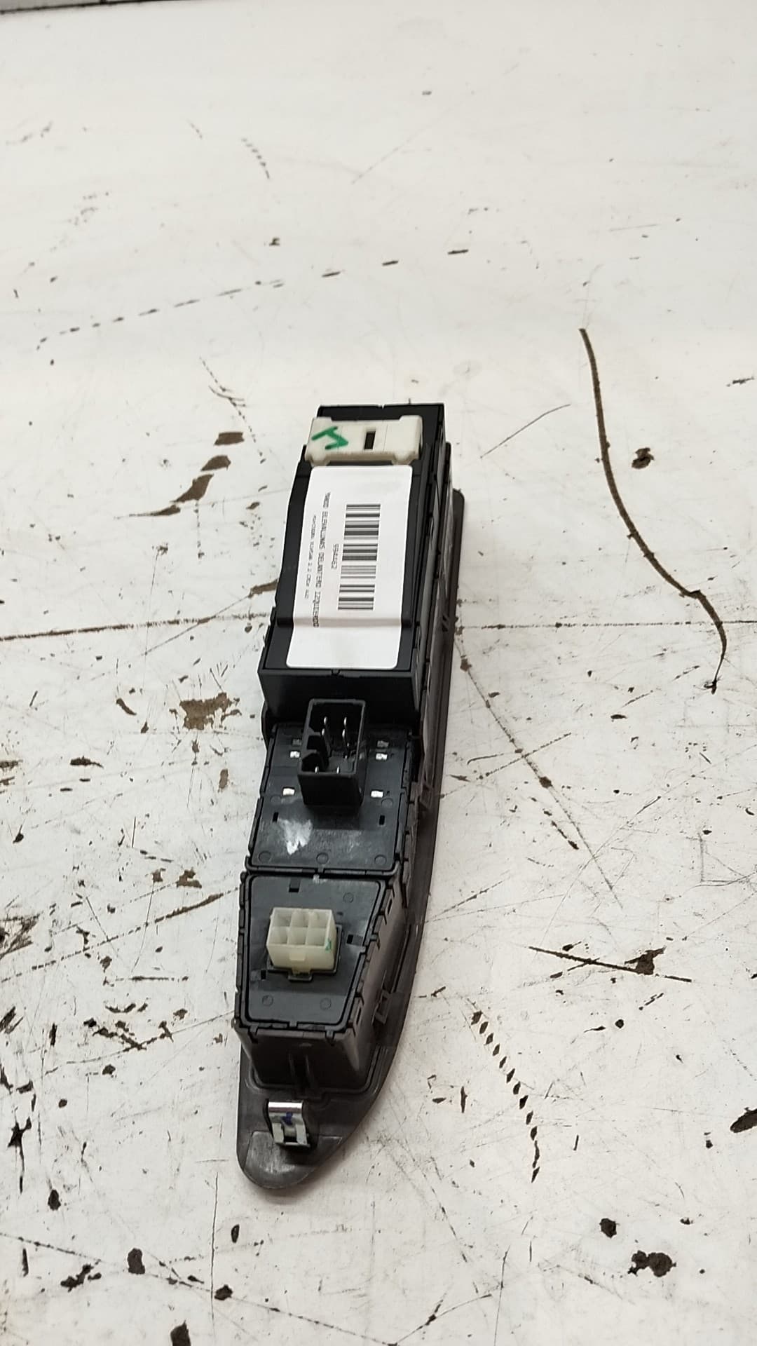 Mando elevalunas delantero izquierdo MAHINDRA XUV500 3