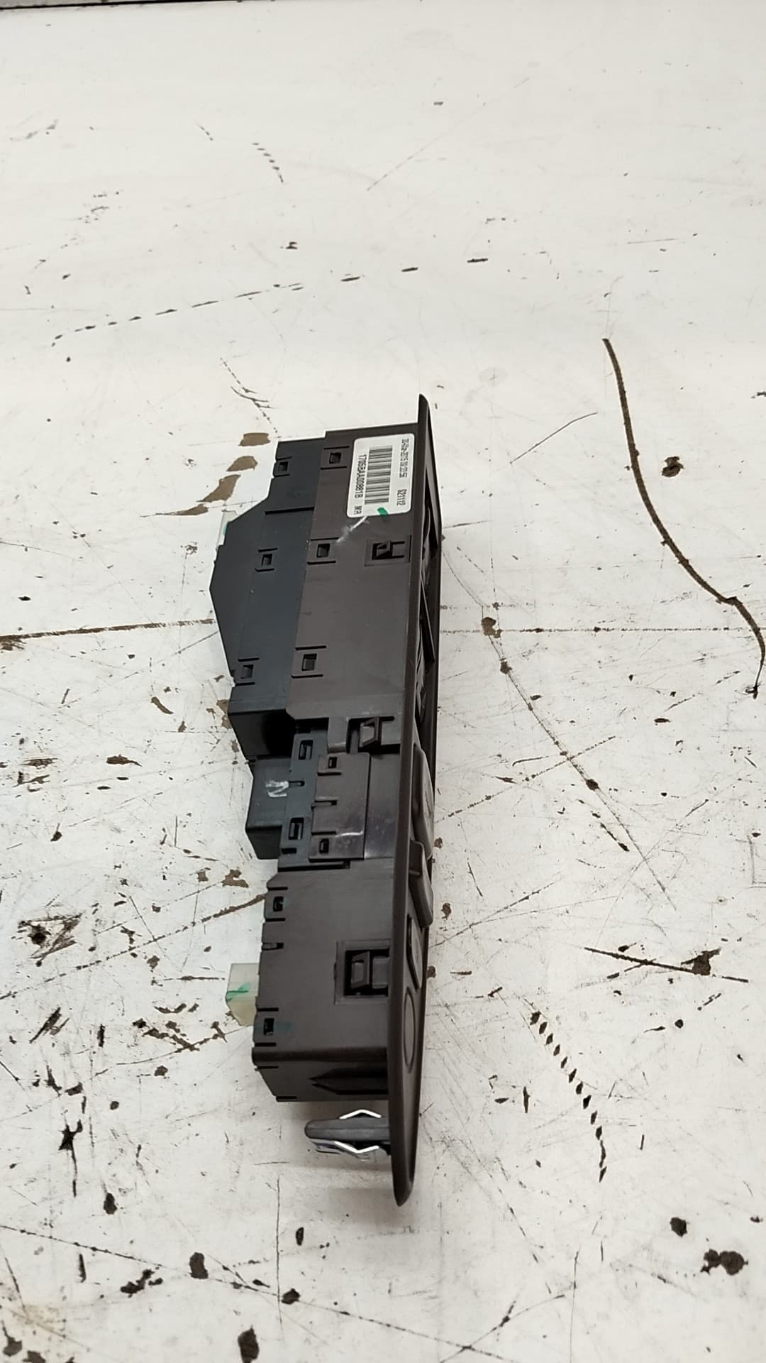 Mando elevalunas delantero izquierdo MAHINDRA XUV500 2
