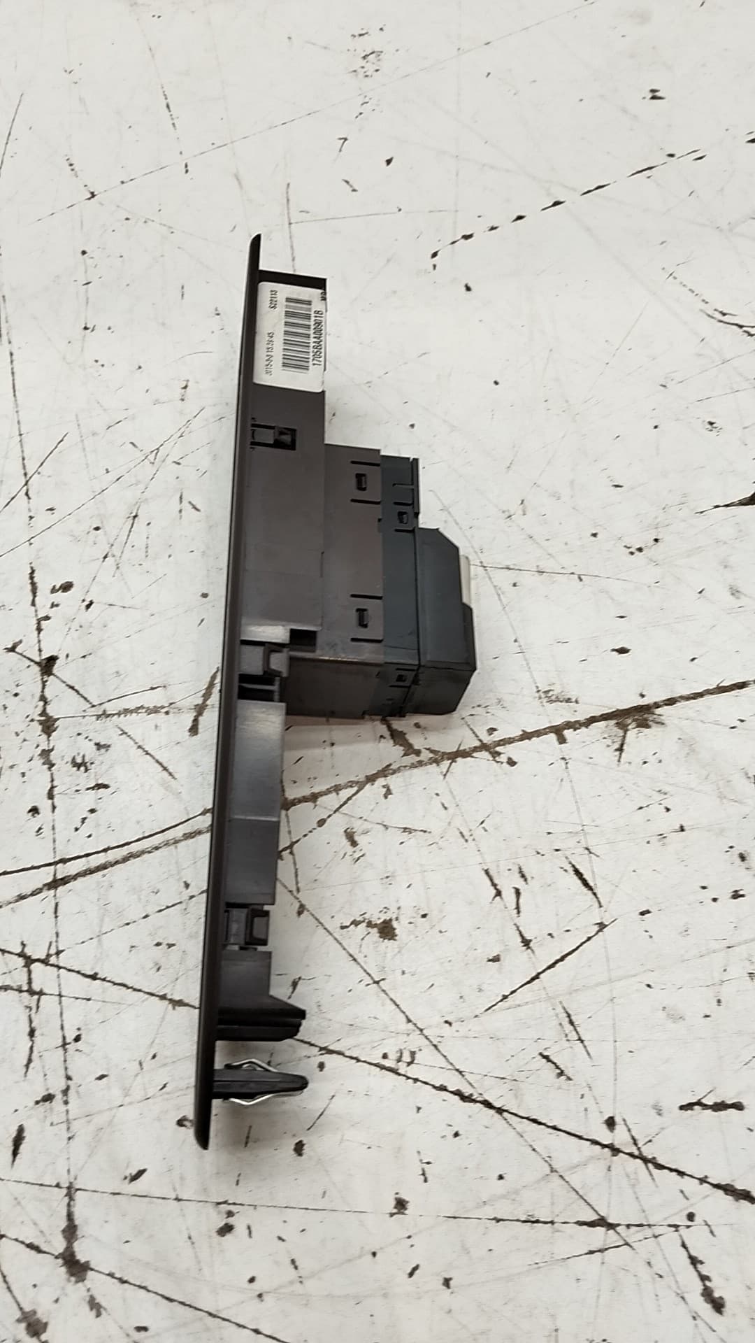 Mando elevalunas delantero derecho MAHINDRA XUV500 3