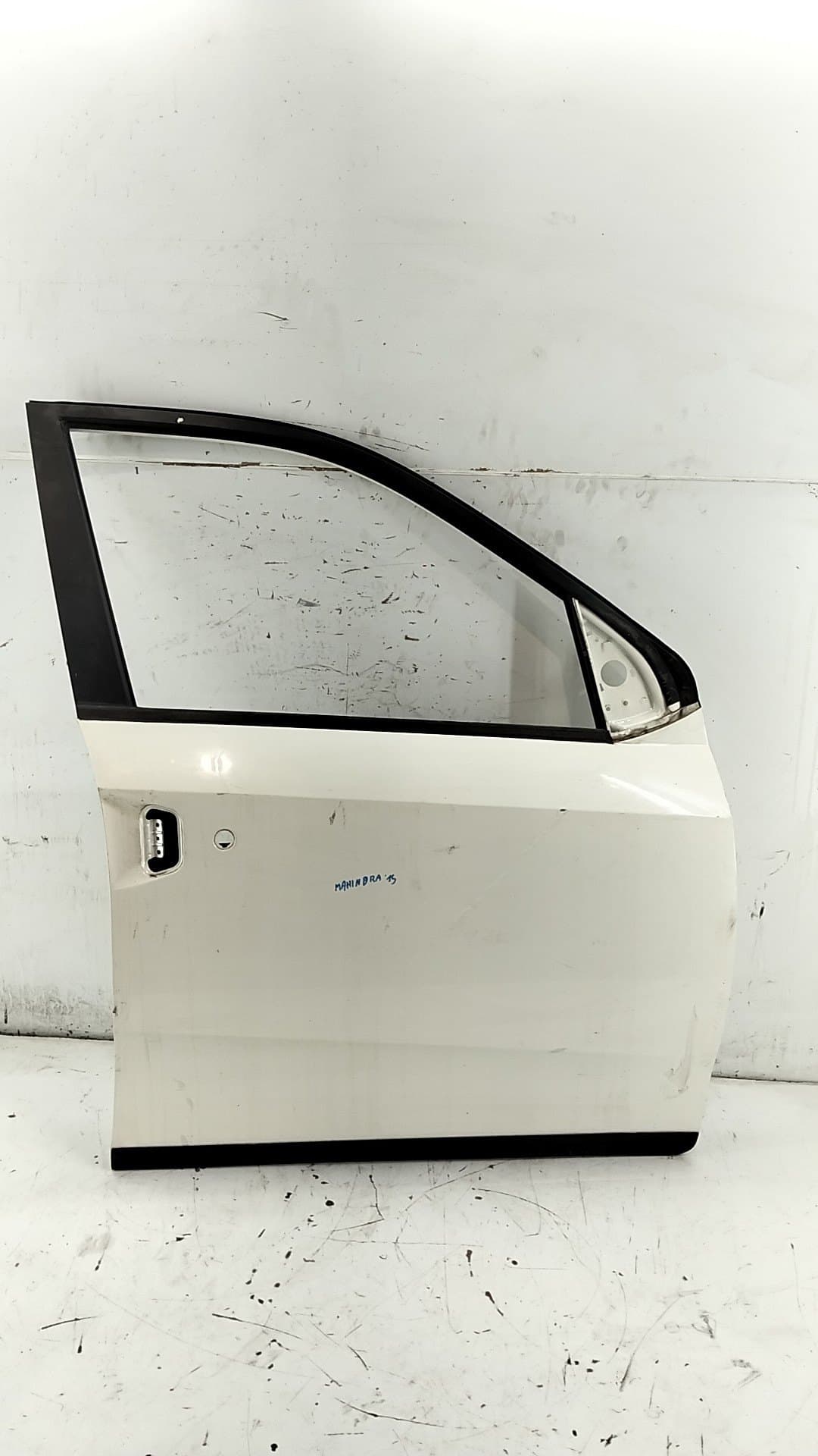 Puerta delantera derecha MAHINDRA XUV500