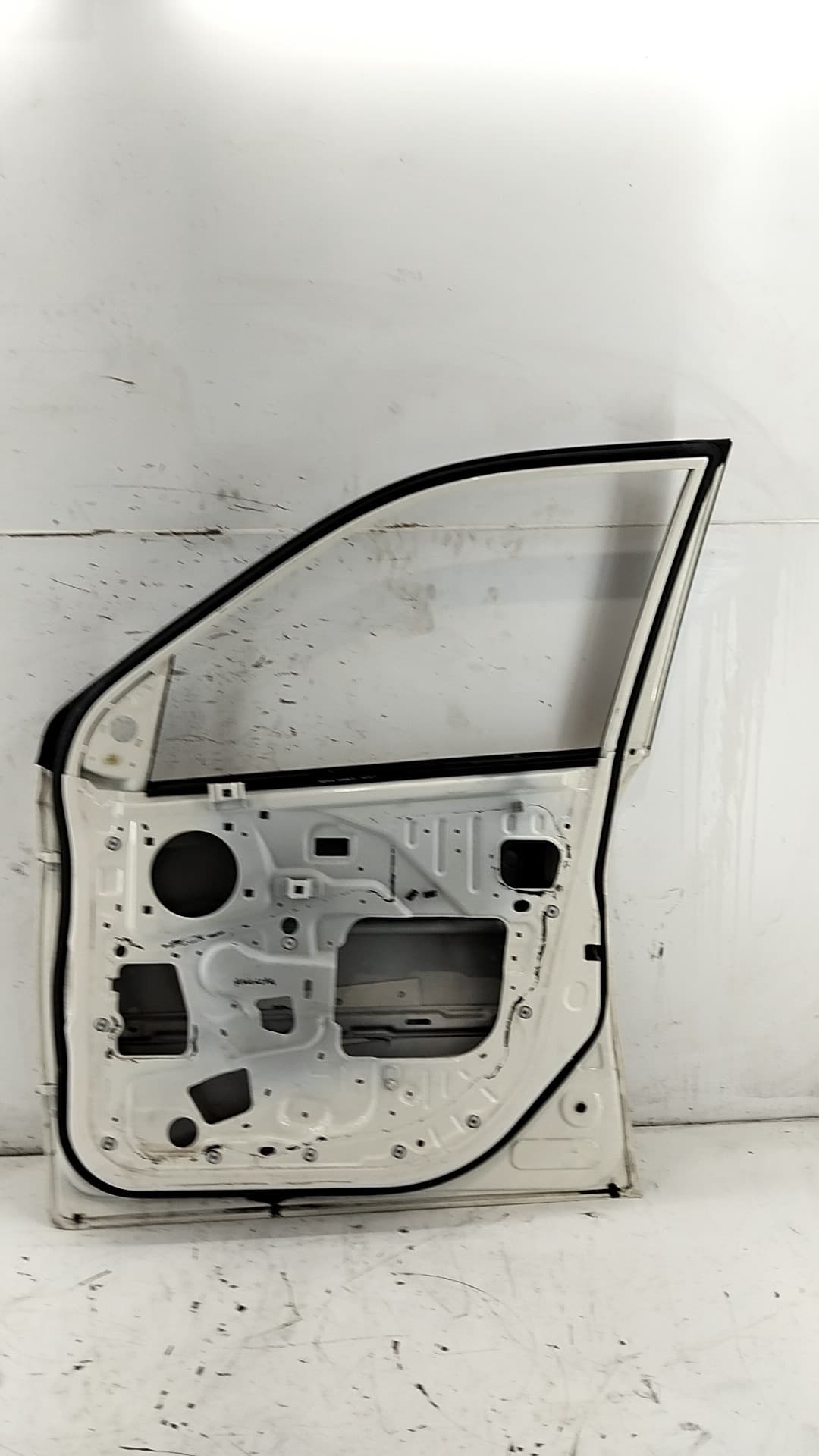 Puerta delantera derecha MAHINDRA XUV500 3