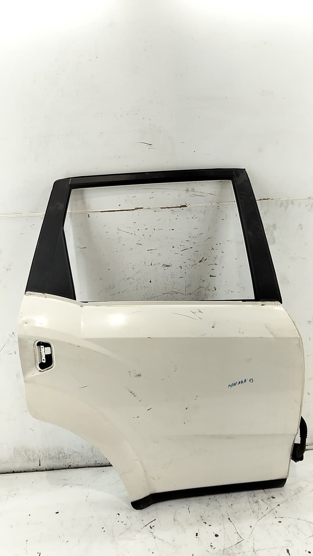 Puerta trasera derecha MAHINDRA XUV500 3