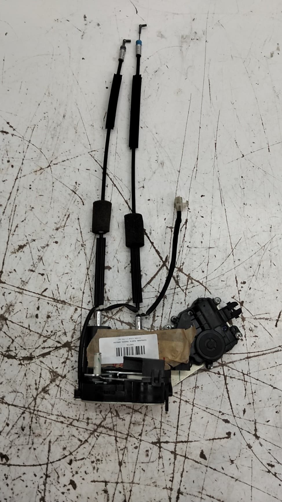 Cerradura puerta trasera derecha MAHINDRA XUV500 2