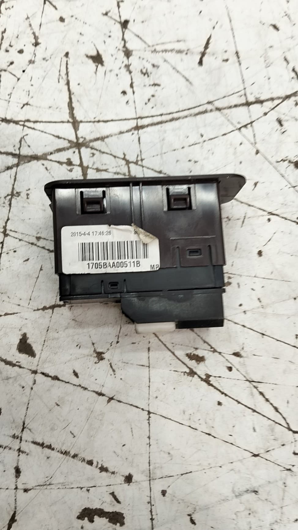 Mando elevalunas trasero derecho MAHINDRA XUV500 2