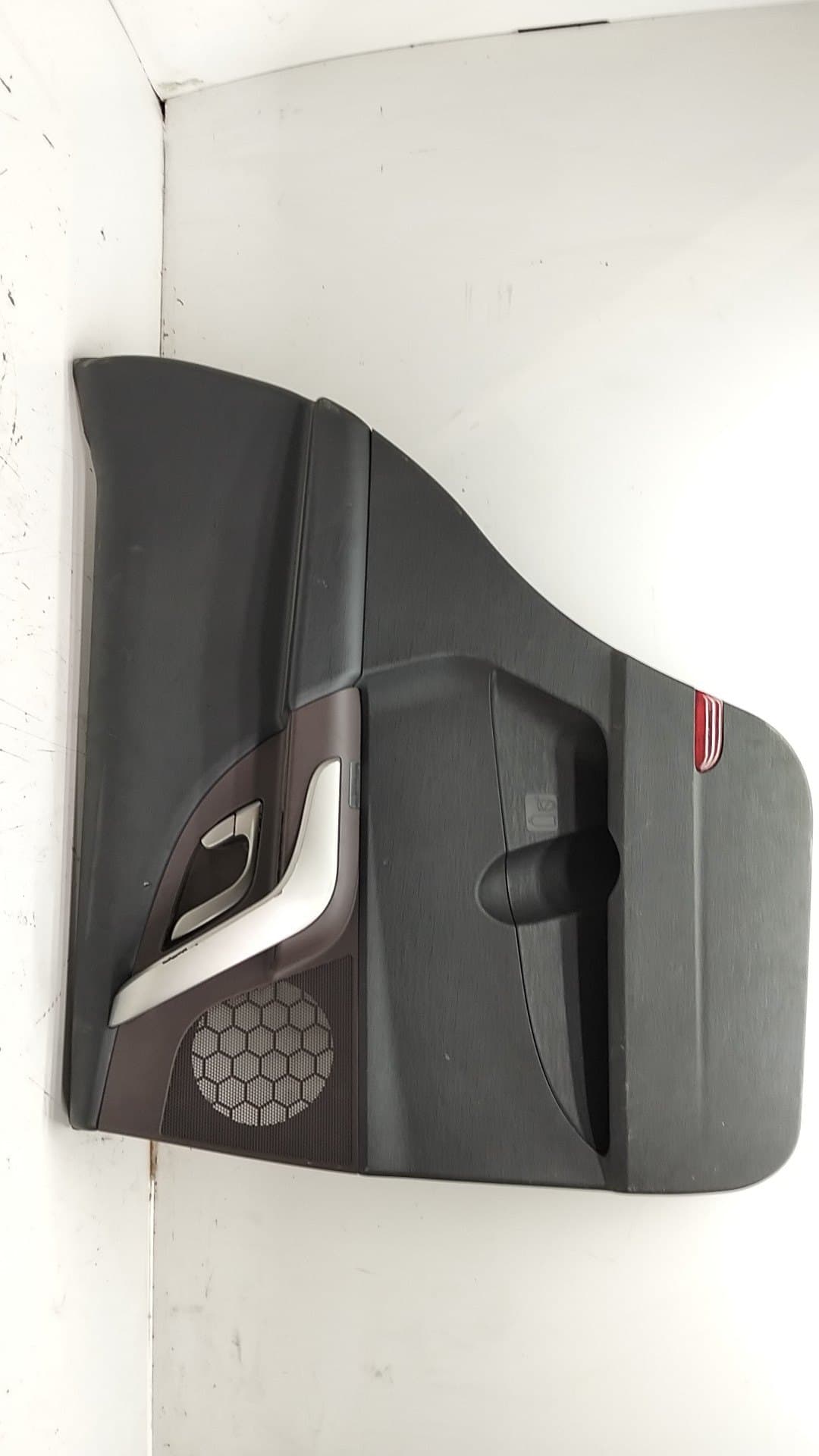 Guarnecido puerta trasera derecha MAHINDRA XUV500