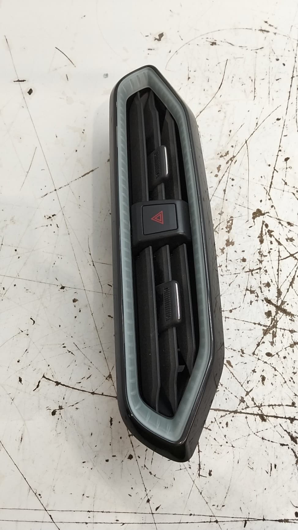 Recambio SEAT ARONA ref. 6F0820951D 4