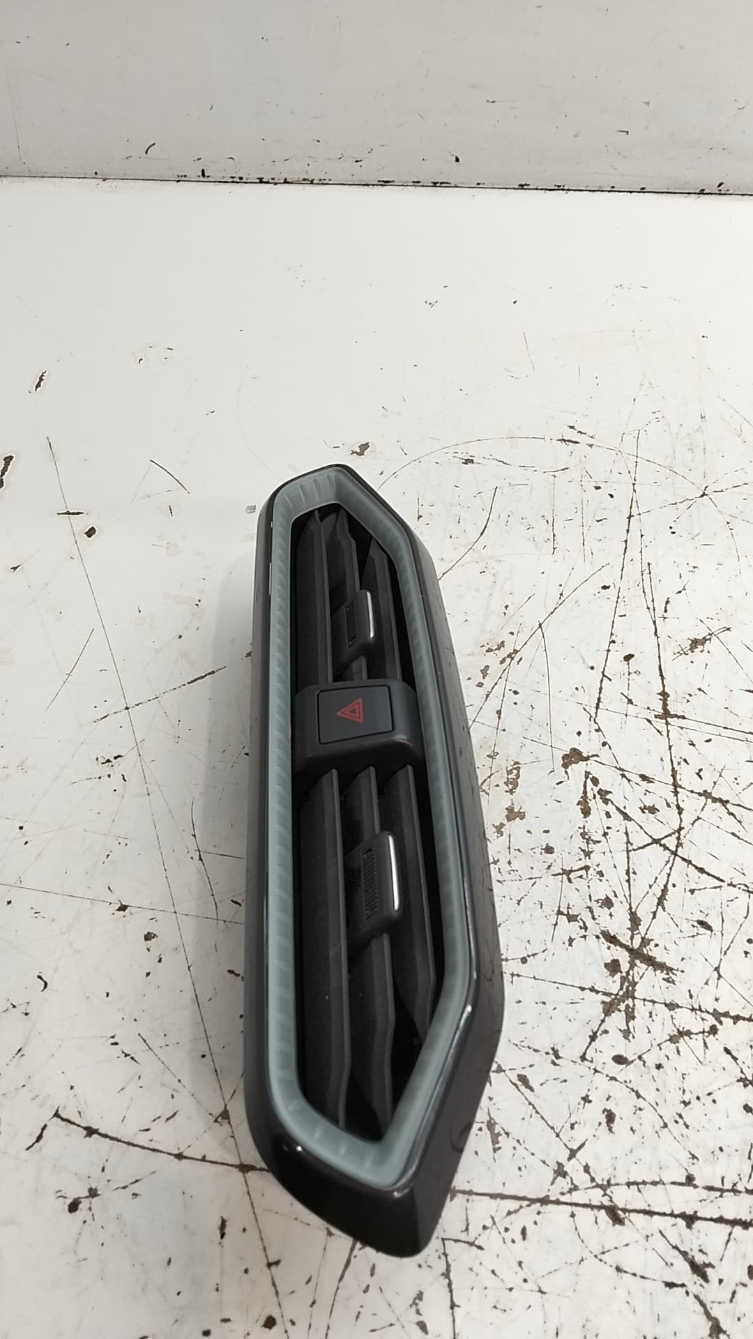 Recambio SEAT ARONA ref. 6F0820951D 3