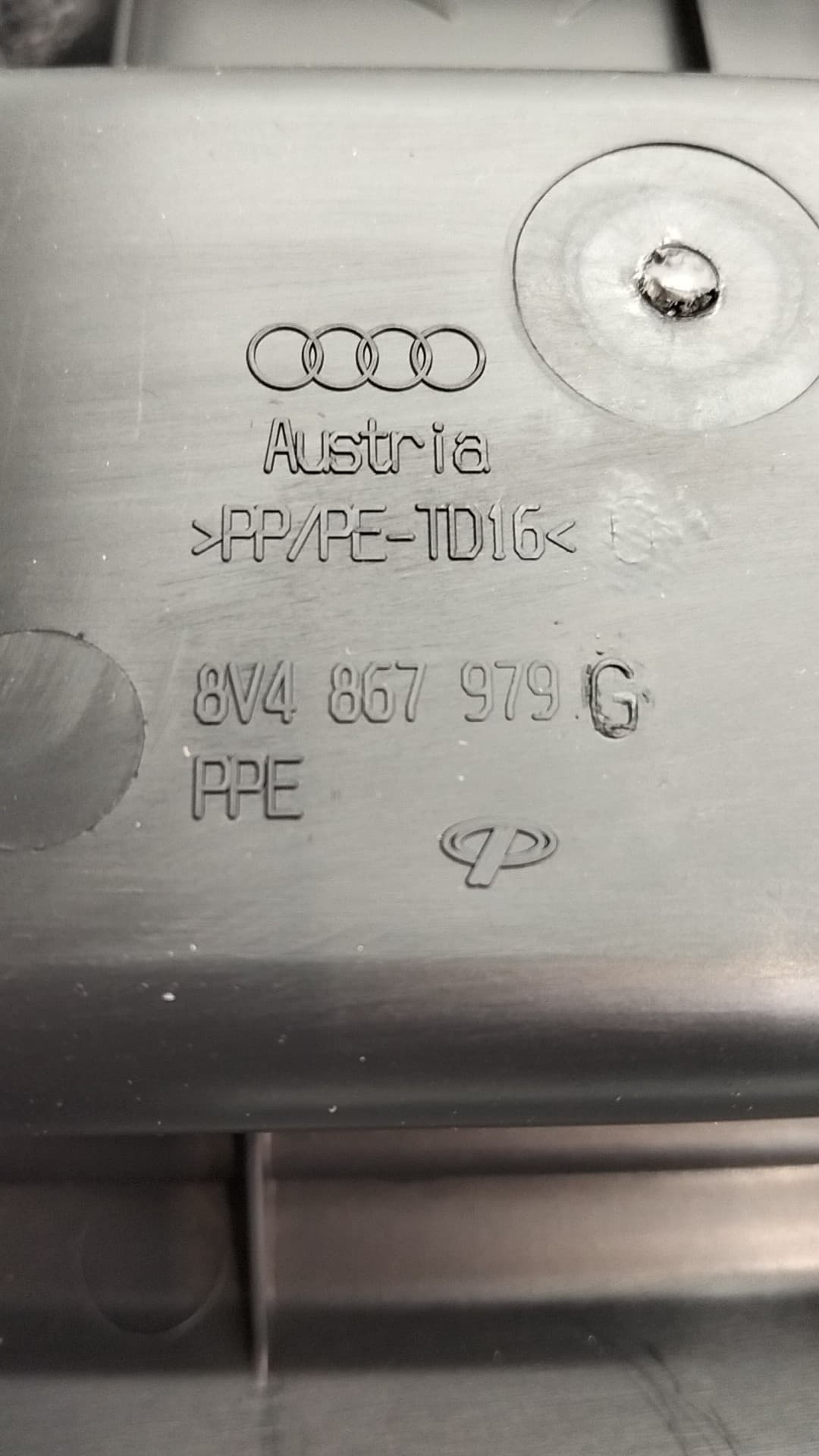 Guarnecido porton trasero AUDI A3 SEDÁN(8VS) 2