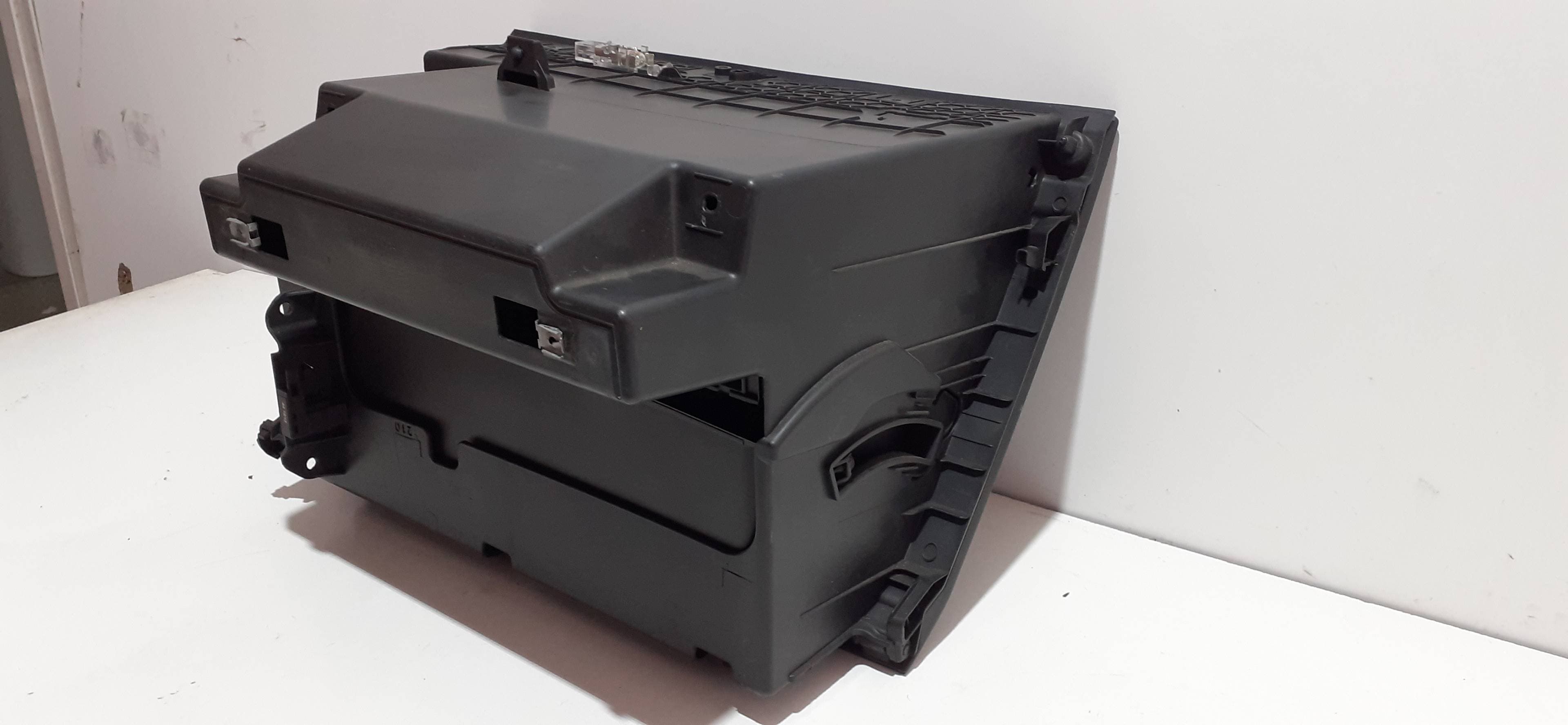Guantera SEAT LEON (5F1) 4