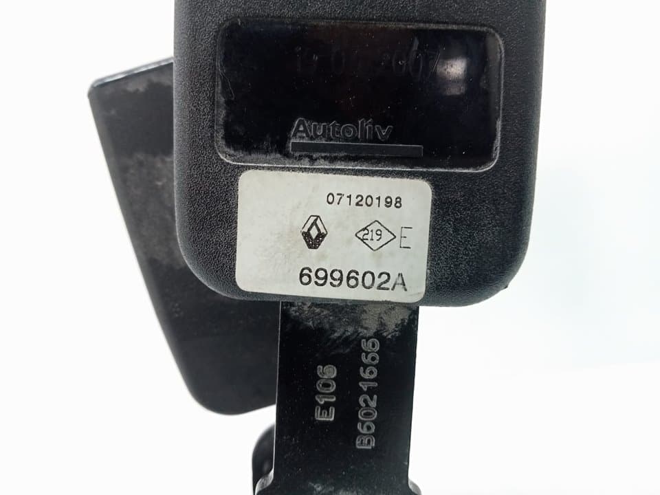 Enganche cinturon trasero central RENAULT MEGANE II BERLINA 5P 2