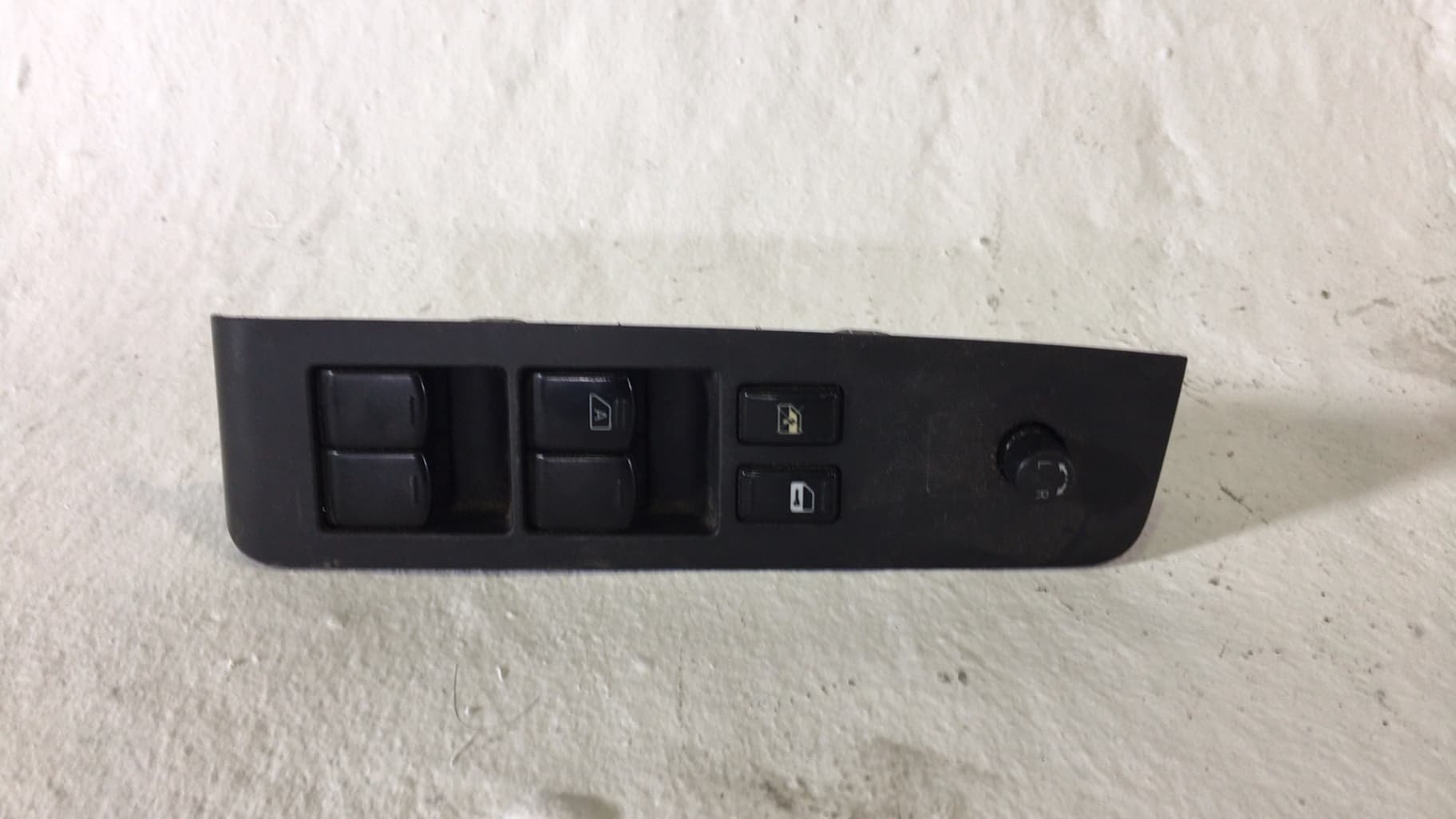 Mando elevalunas delantero izquierdo NISSAN X-TRAIL (T30)