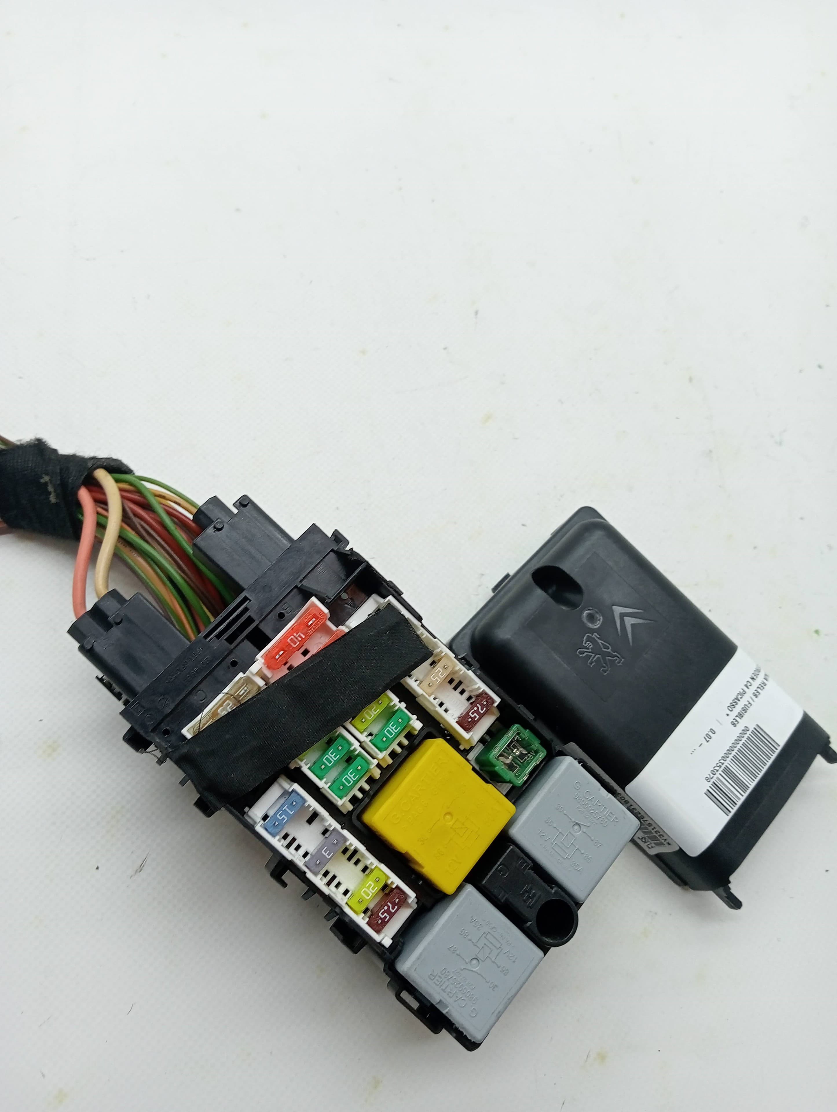 Caja reles / fusibles CITROEN C4 PICASSO 3