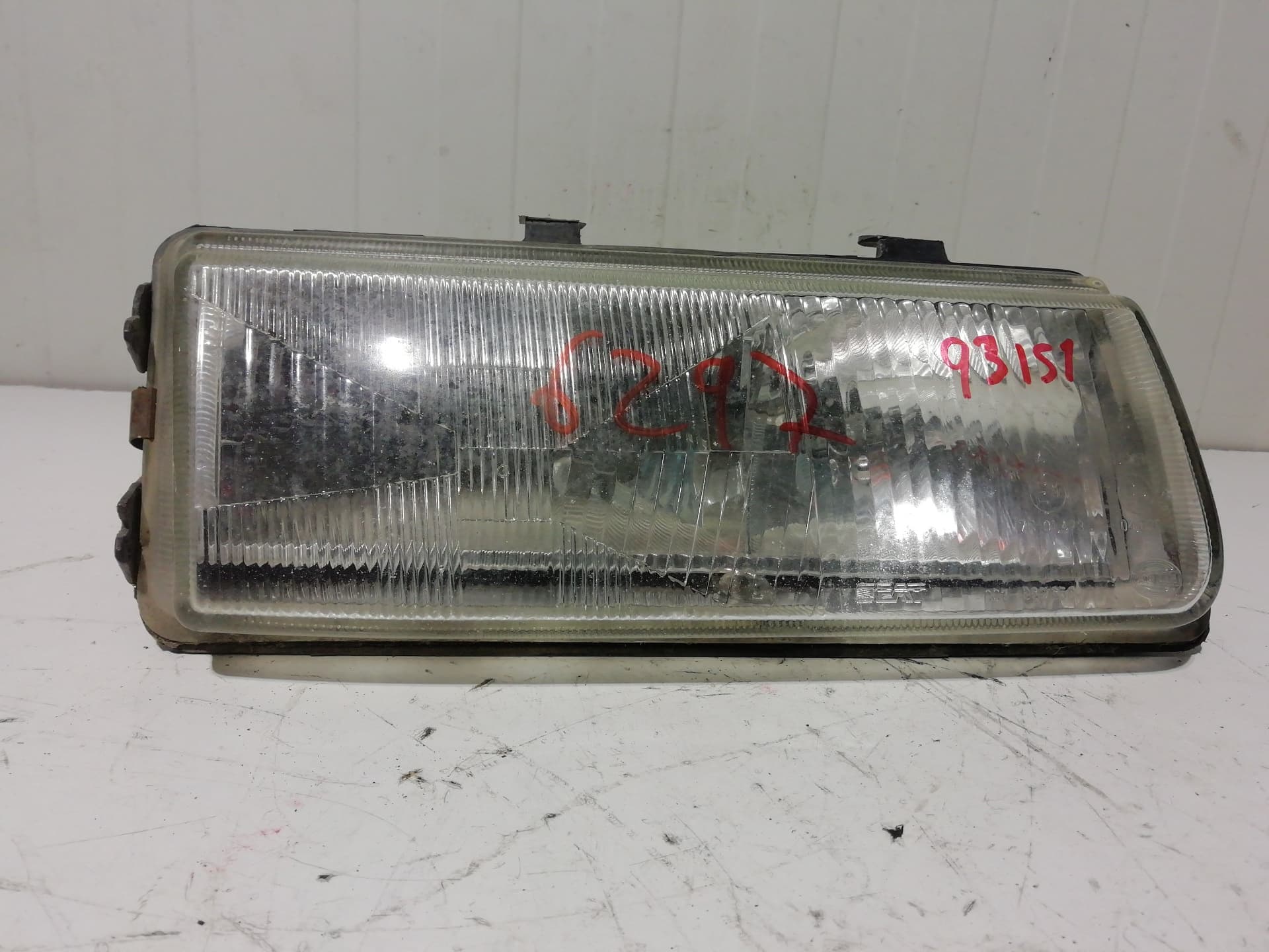 Faro izquierdo SEAT TOLEDO (1L)
