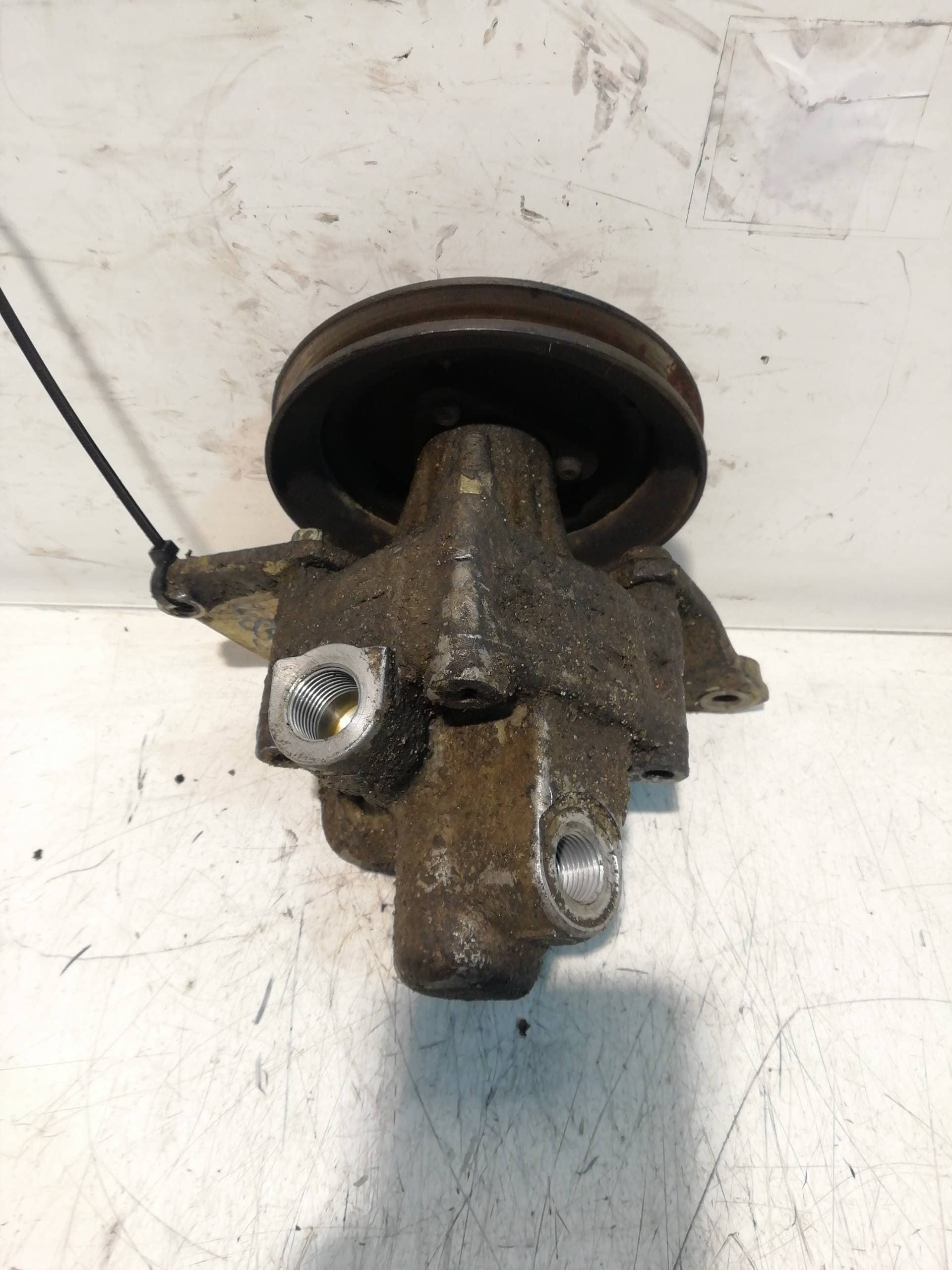 Bomba direccion AUDI 80 AVANT 5