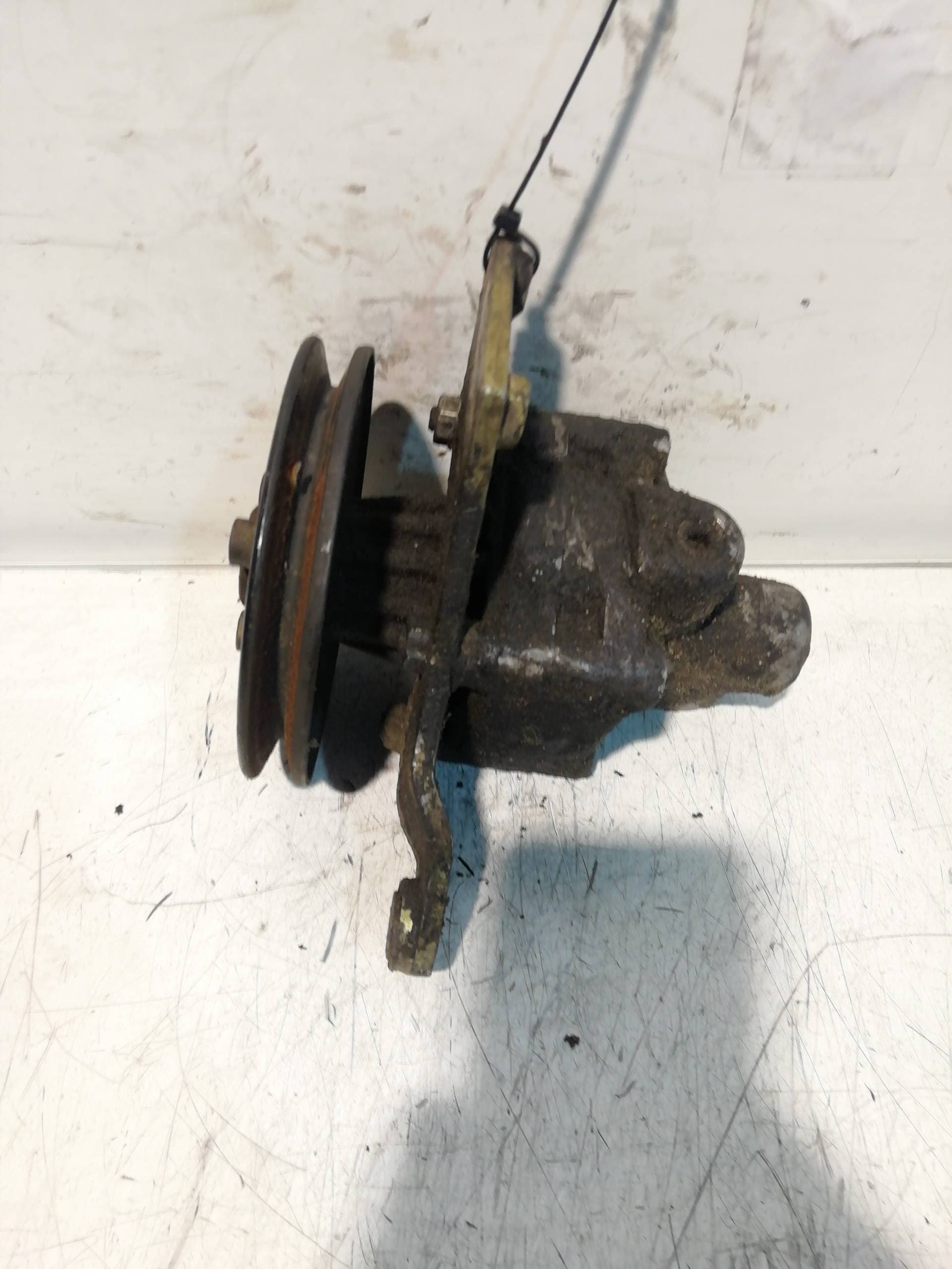 Bomba direccion AUDI 80 AVANT 4
