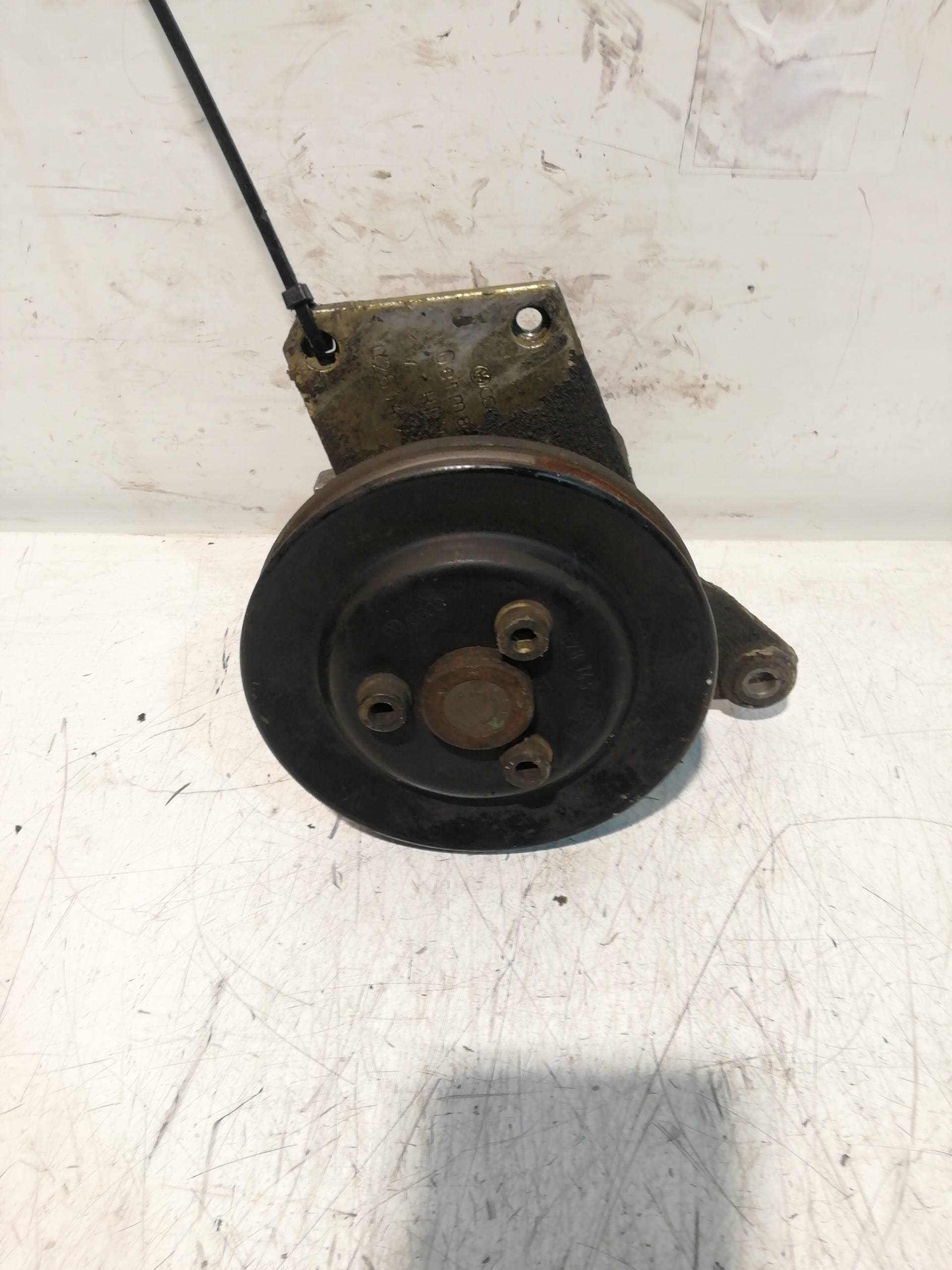 Bomba direccion AUDI 80 AVANT 3