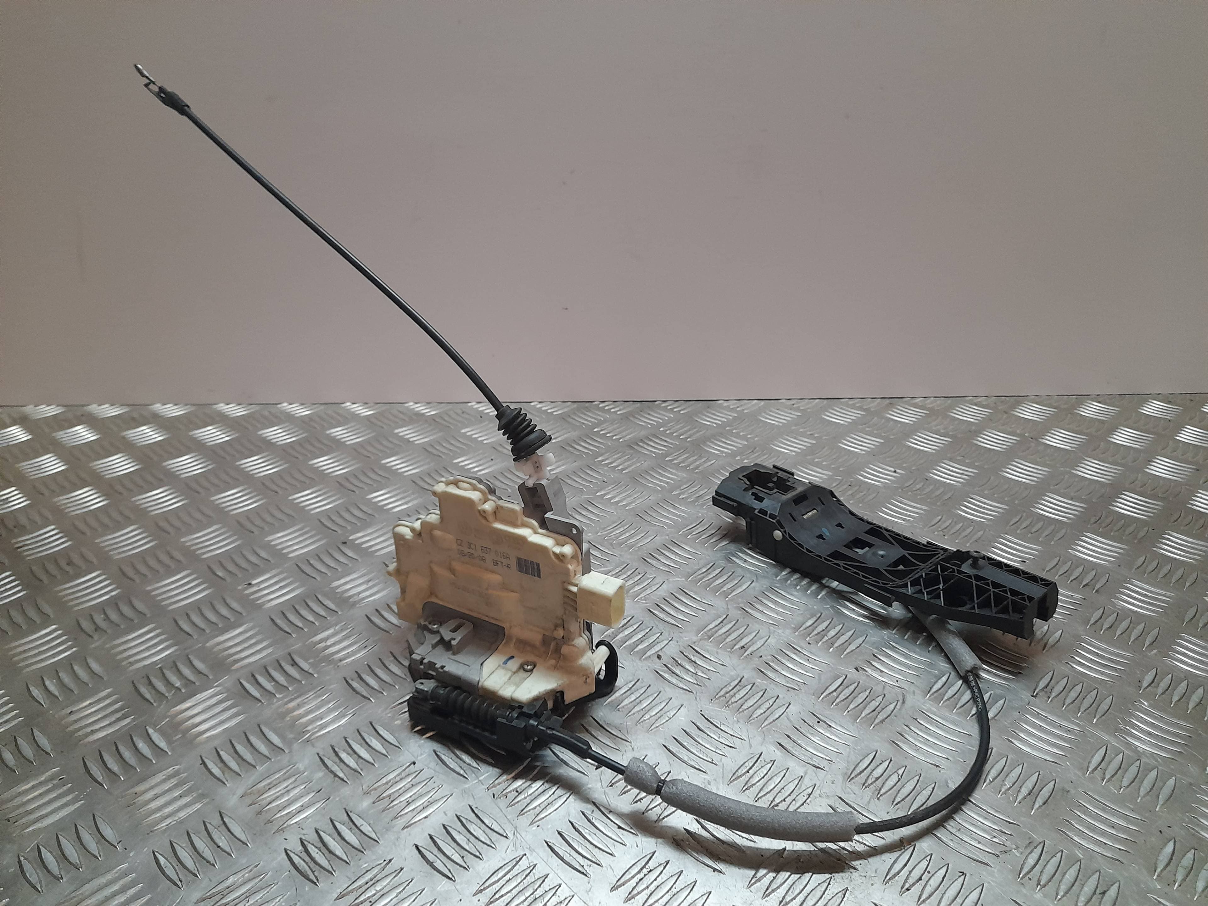 Cerradura puerta delantera derecha VOLKSWAGEN TIGUAN (5N1)