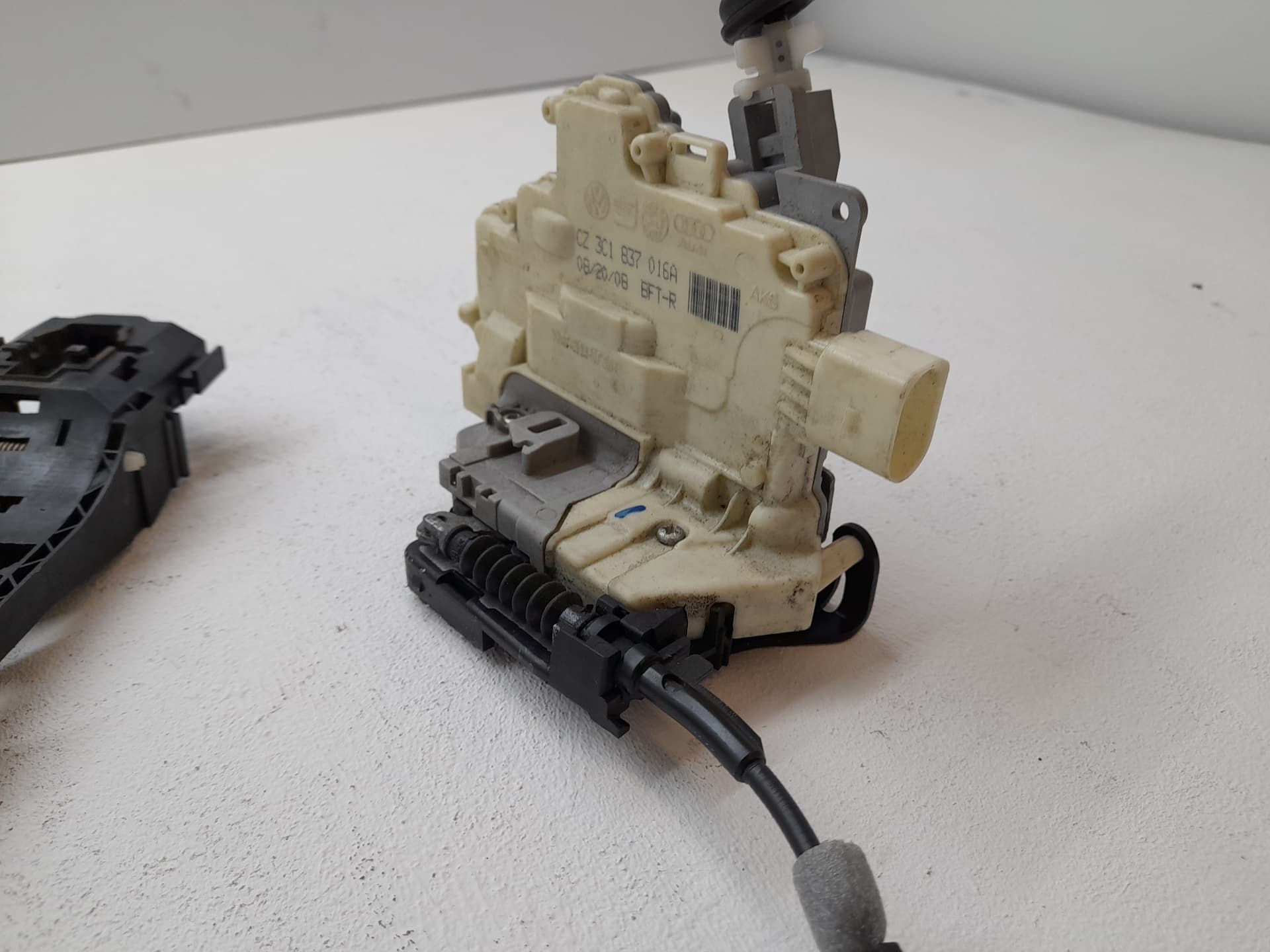 Cerradura puerta delantera derecha VOLKSWAGEN TIGUAN (5N1) 3