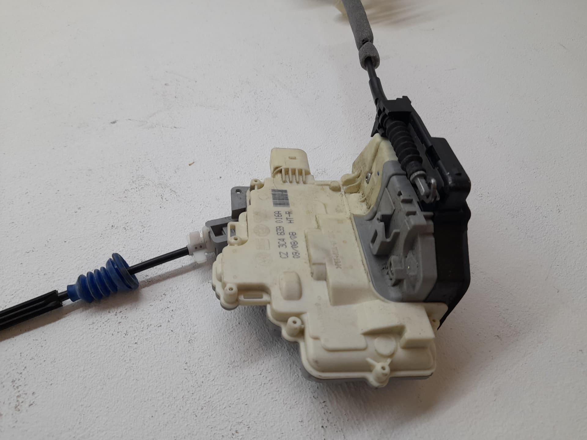 Cerradura puerta trasera derecha VOLKSWAGEN TIGUAN (5N1) 4