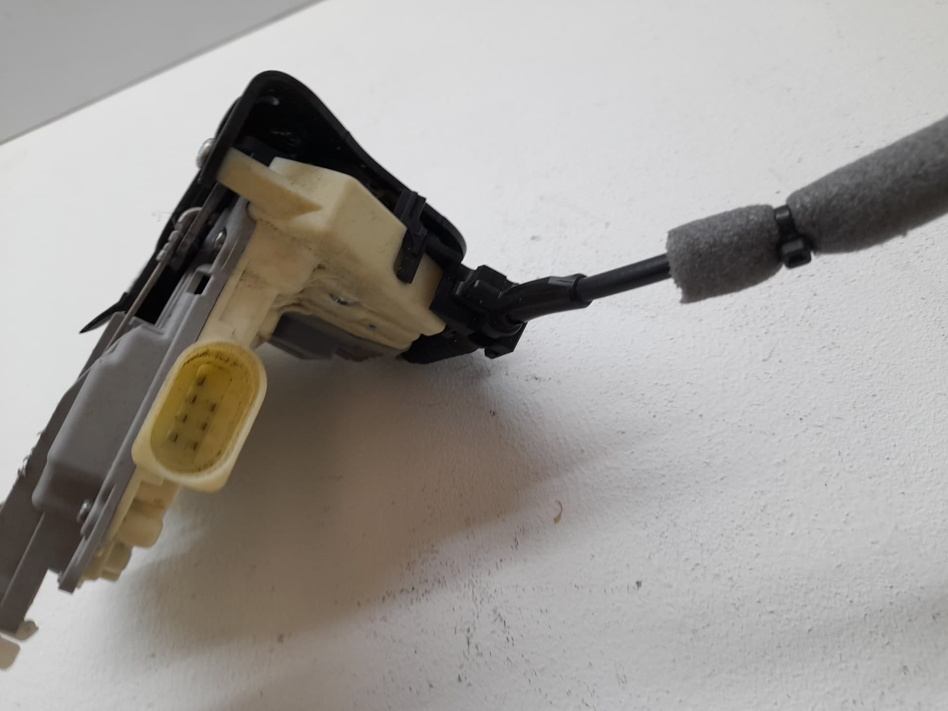 Cerradura puerta trasera derecha VOLKSWAGEN TIGUAN (5N1) 3