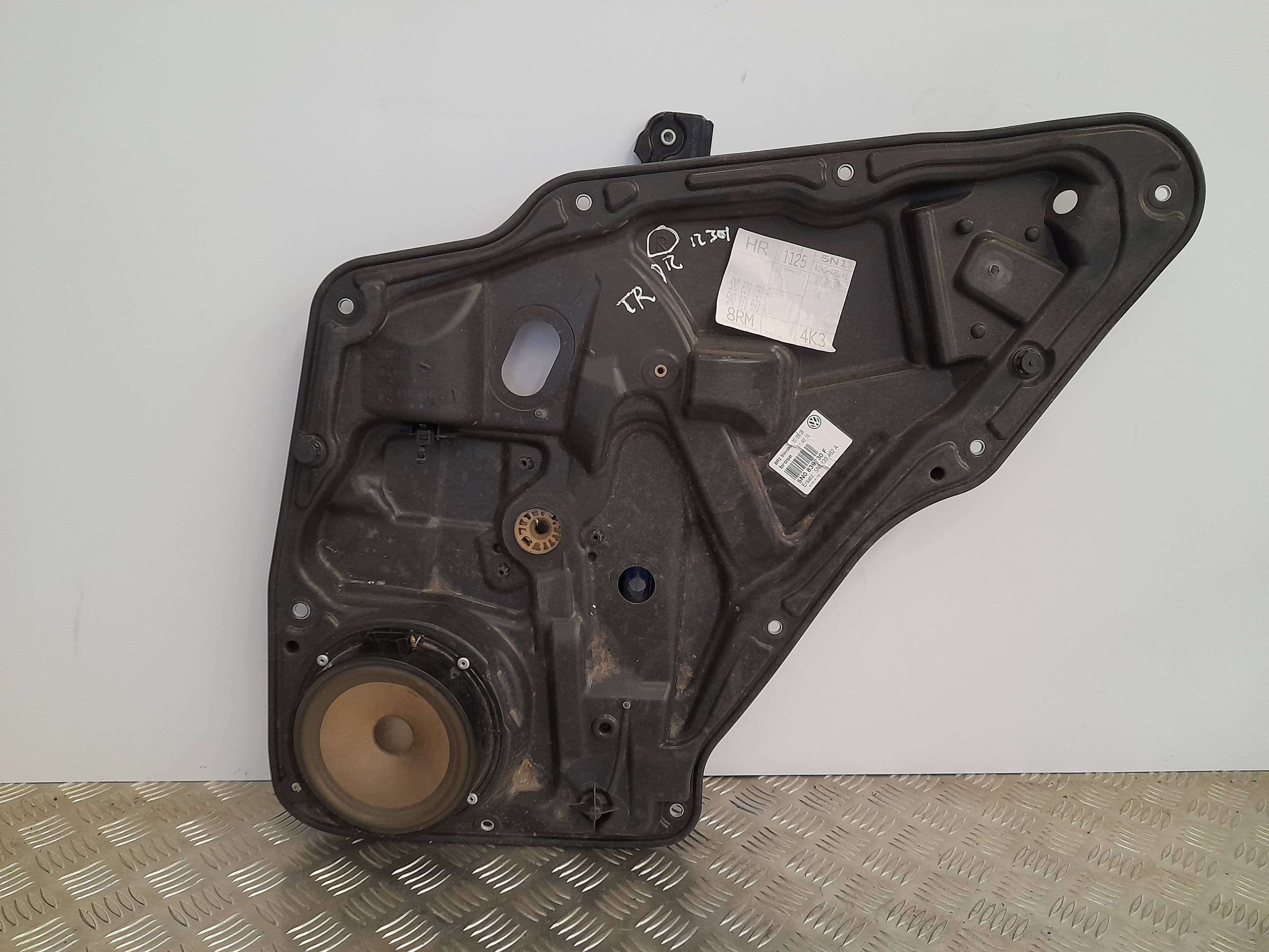 Elevalunas trasero derecho VOLKSWAGEN TIGUAN (5N1)