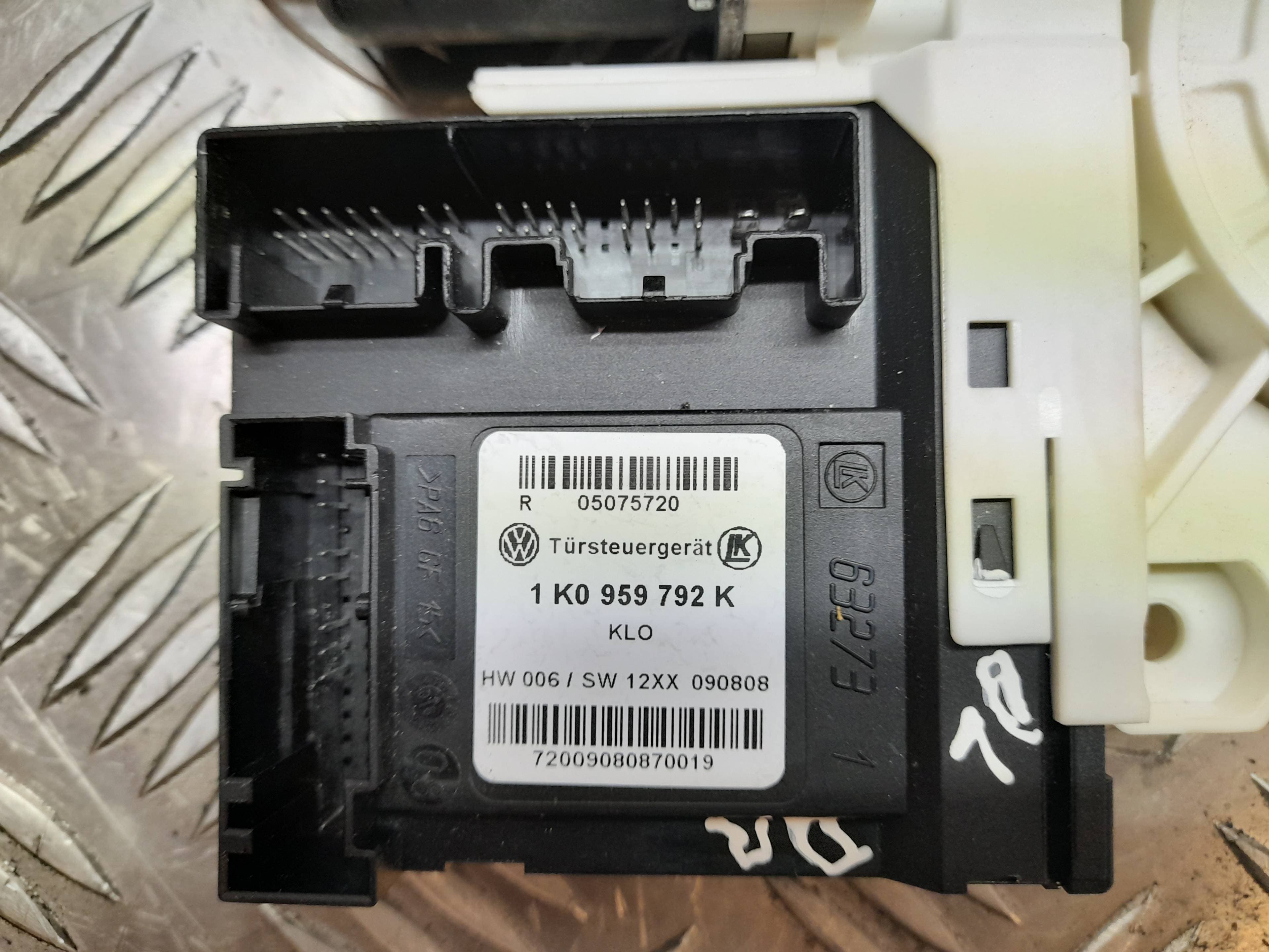 Motor elevalunas delantero derecho VOLKSWAGEN TIGUAN (5N1) 4