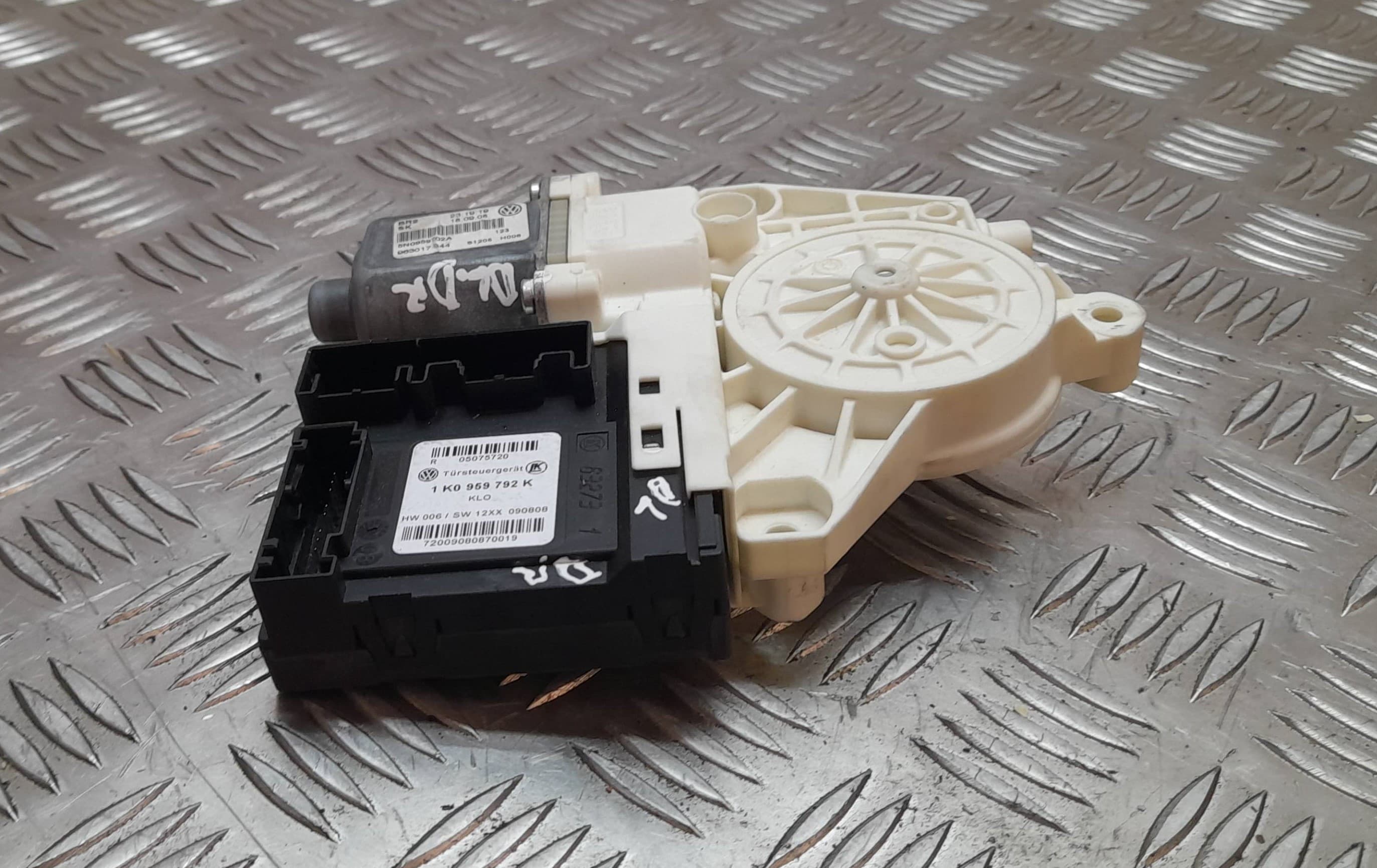 Motor elevalunas delantero derecho VOLKSWAGEN TIGUAN (5N1)
