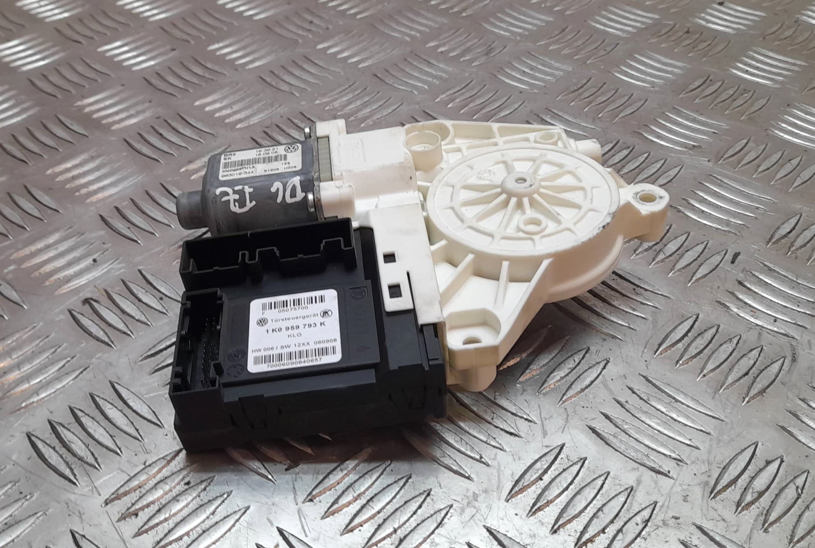 Motor elevalunas delantero izquierdo VOLKSWAGEN TIGUAN (5N1)
