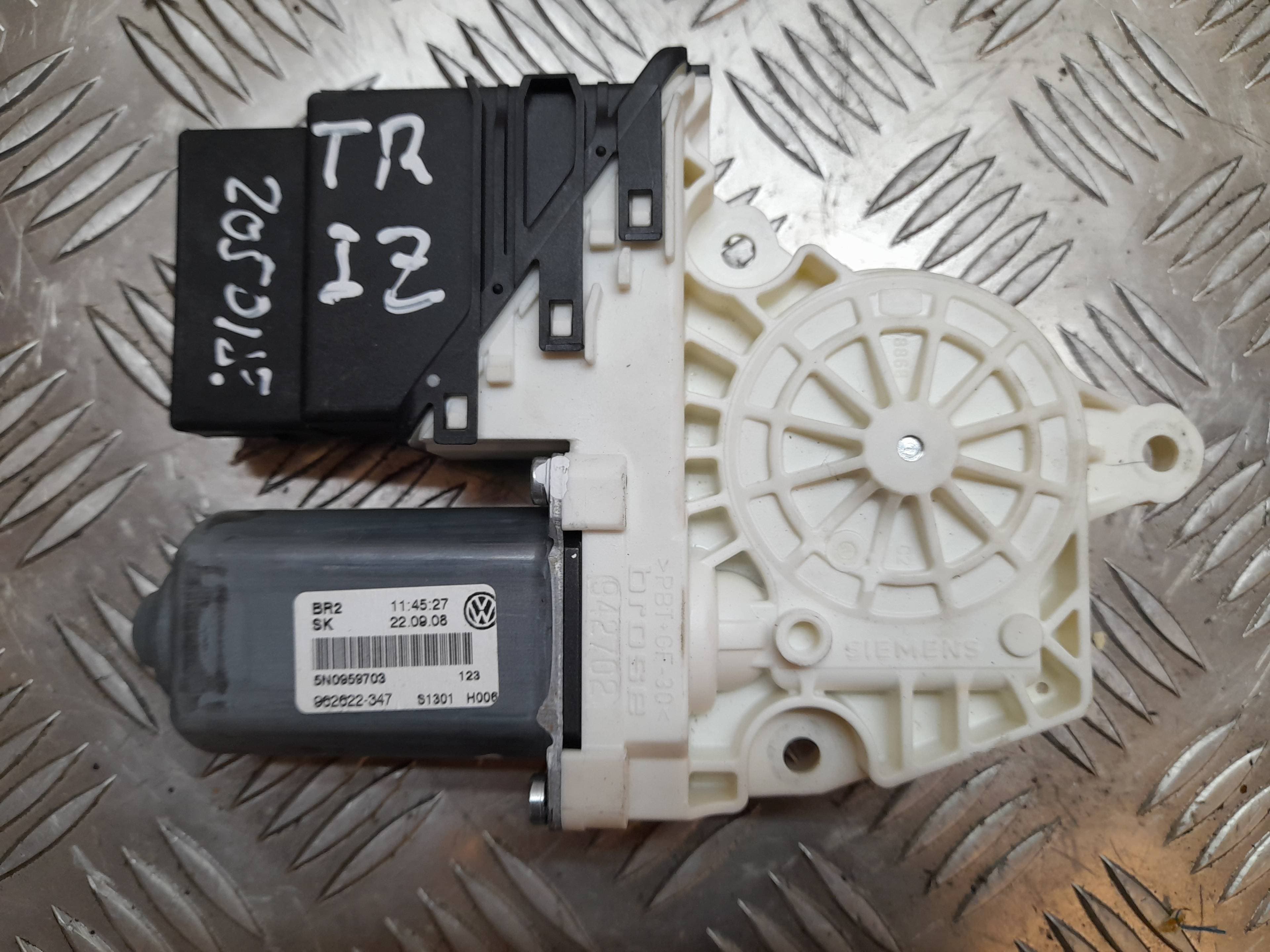 Motor elevalunas trasero izquierdo VOLKSWAGEN TIGUAN (5N1) 3