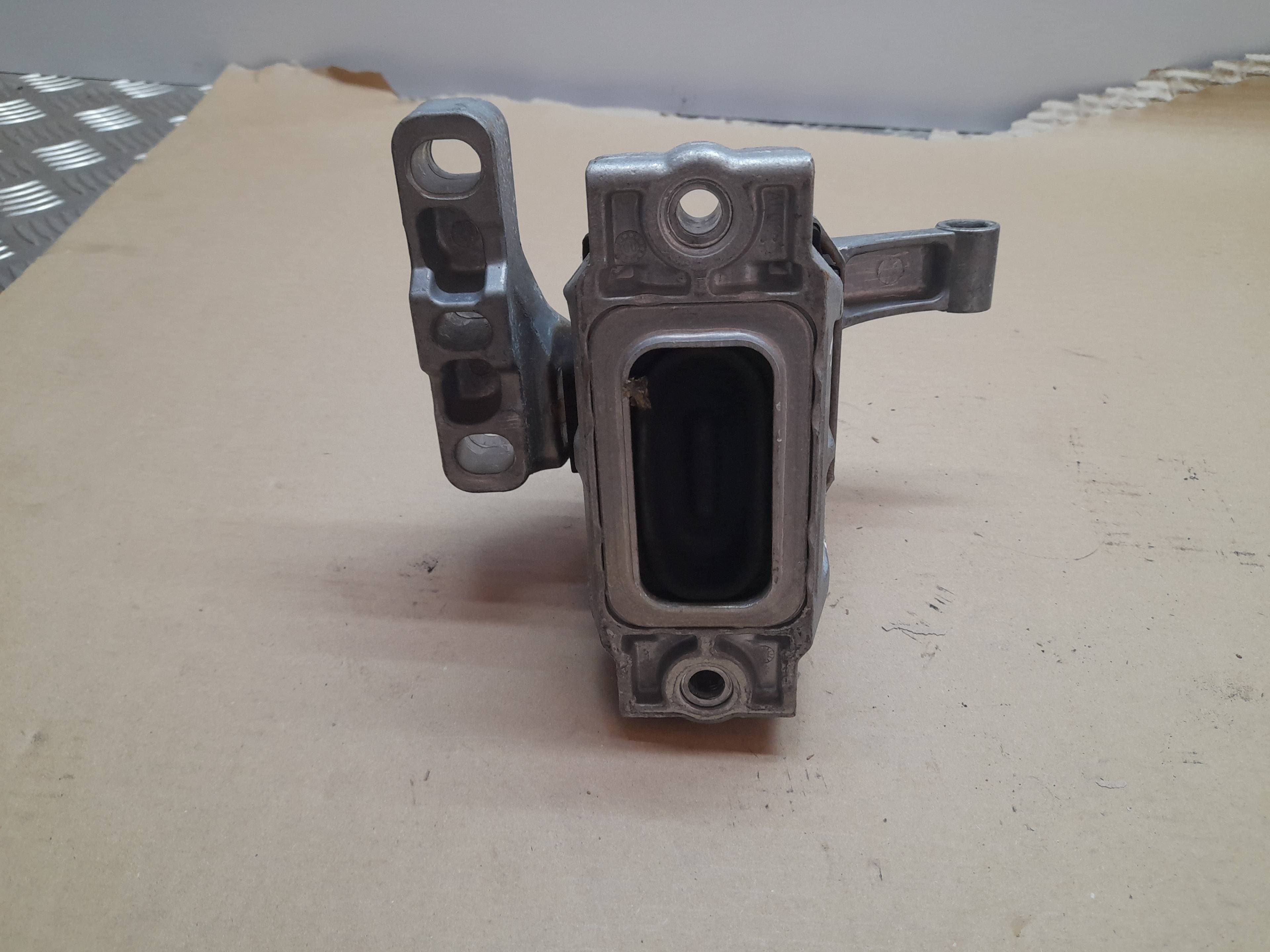 Soporte motor derecho VOLKSWAGEN TIGUAN (5N1) 2