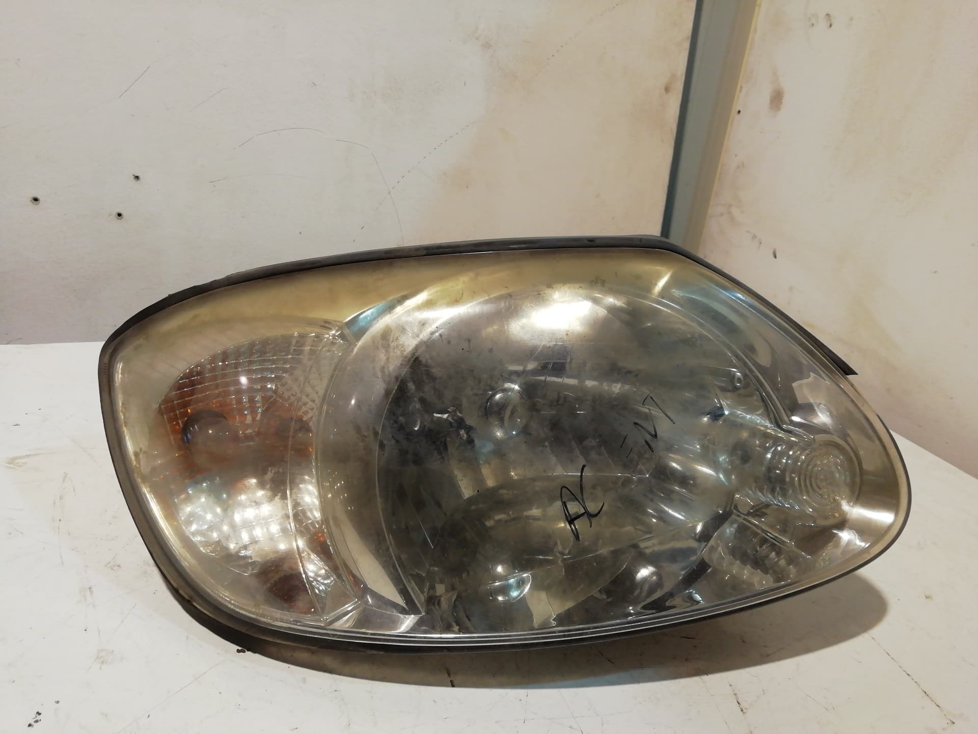 Faro derecho HYUNDAI ACCENT (LC)