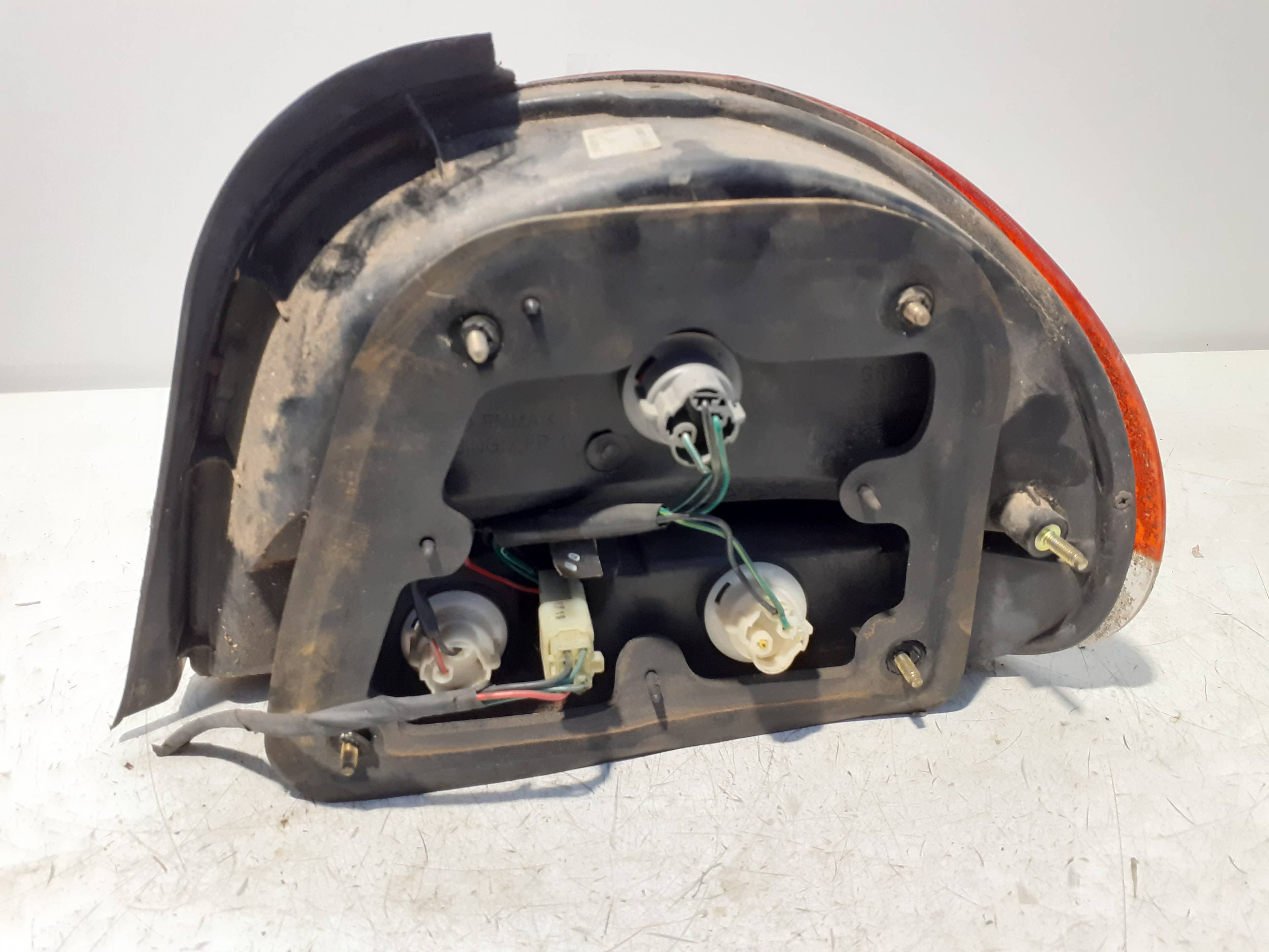 Piloto trasero izquierdo HYUNDAI ACCENT (LC) 3