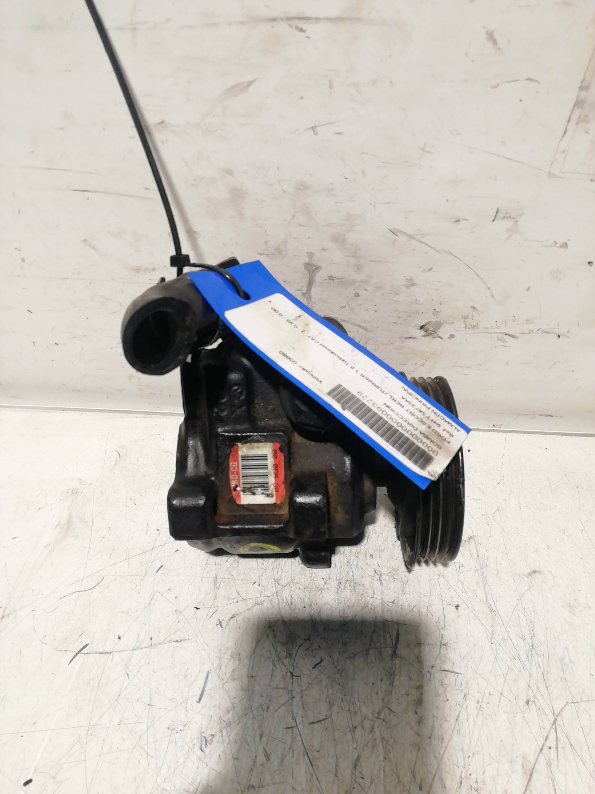 Bomba direccion FORD ESCORT BERL./TURNIER 4
