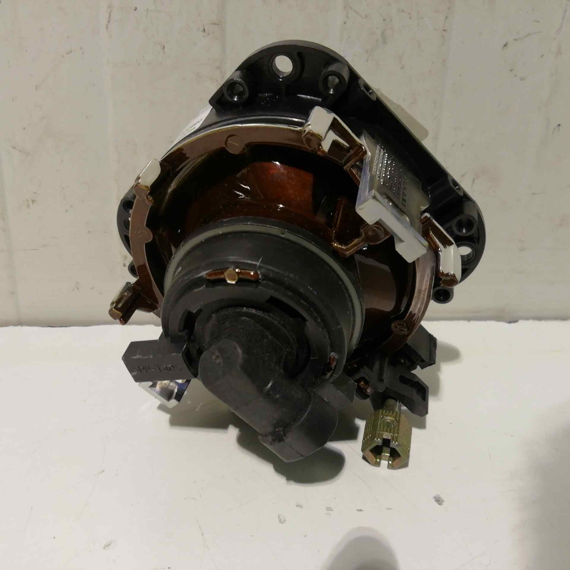 Faro antiniebla izquierdo MITSUBISHI L 200 (K34T) 4