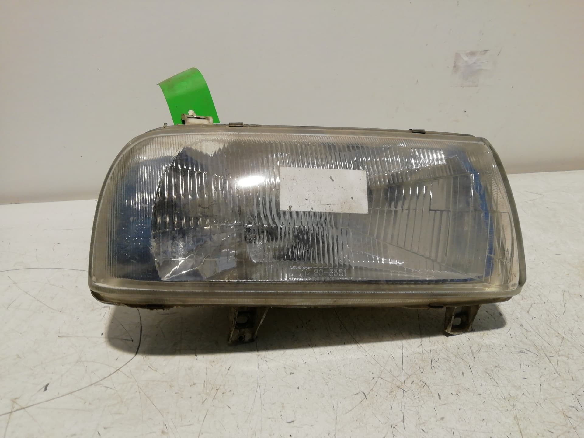Faro derecho VOLKSWAGEN VENTO (1H2)
