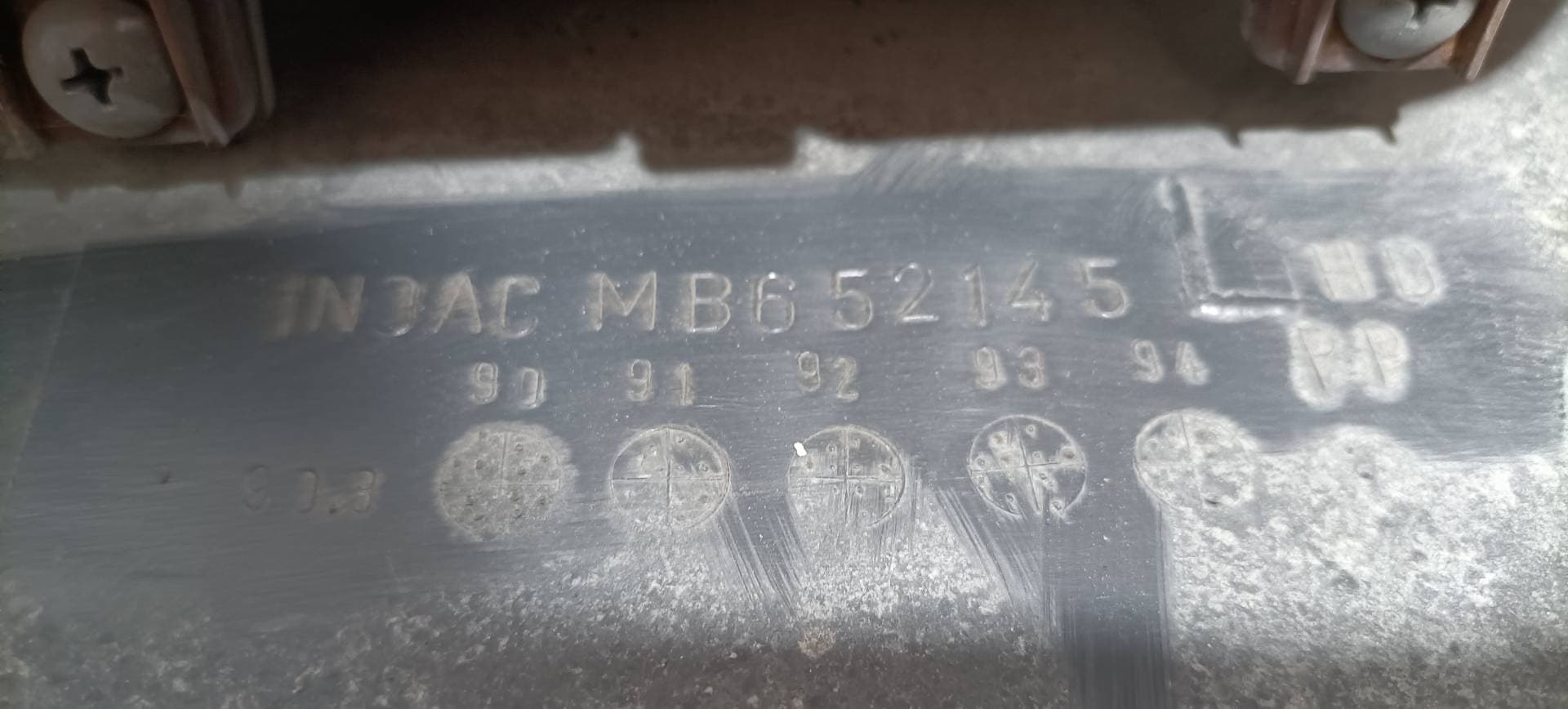Plastico MITSUBISHI MONTERO (V20/V40) 2