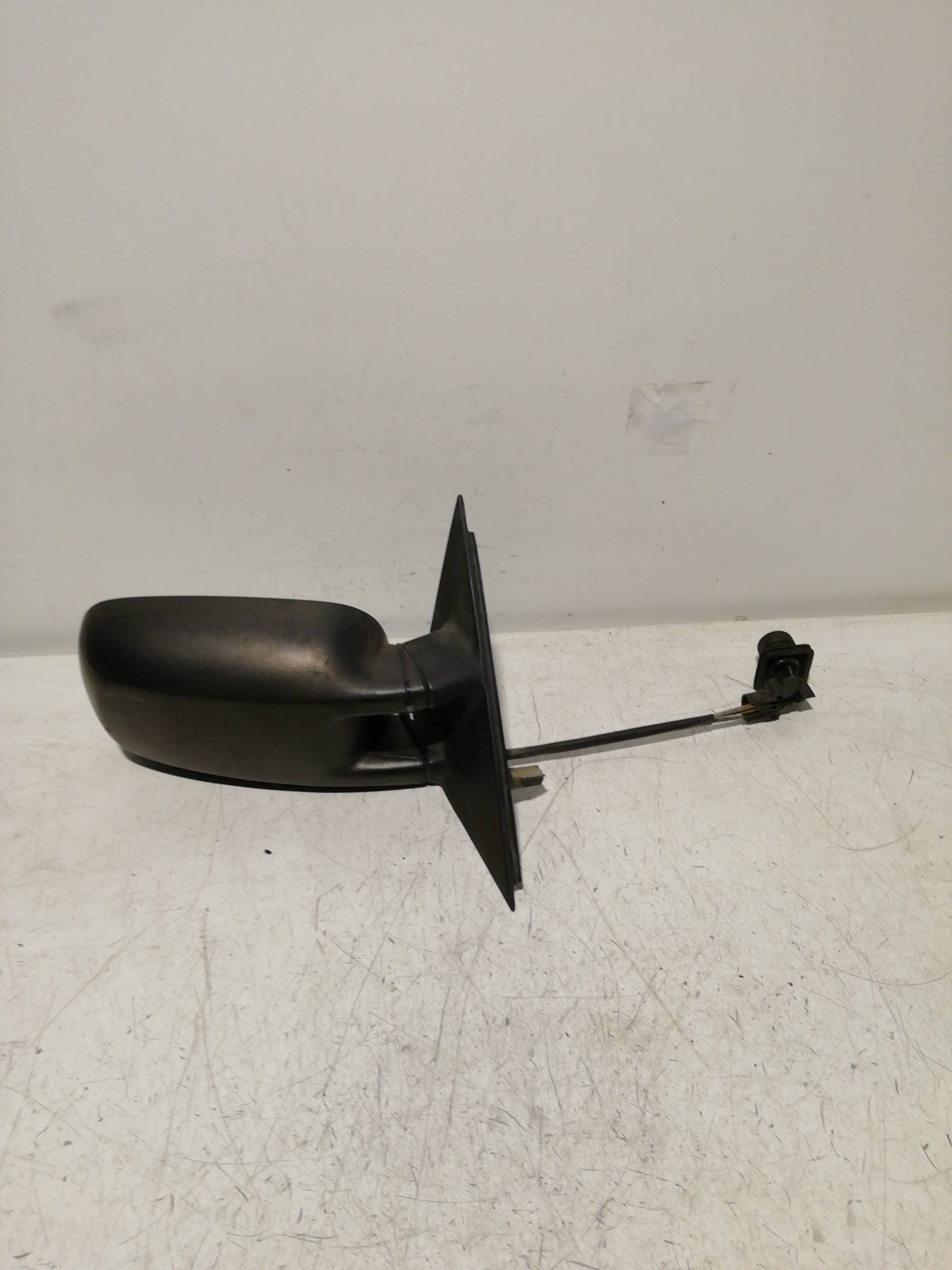 Retrovisor derecho VOLKSWAGEN PASSAT BERLINA (312) 2