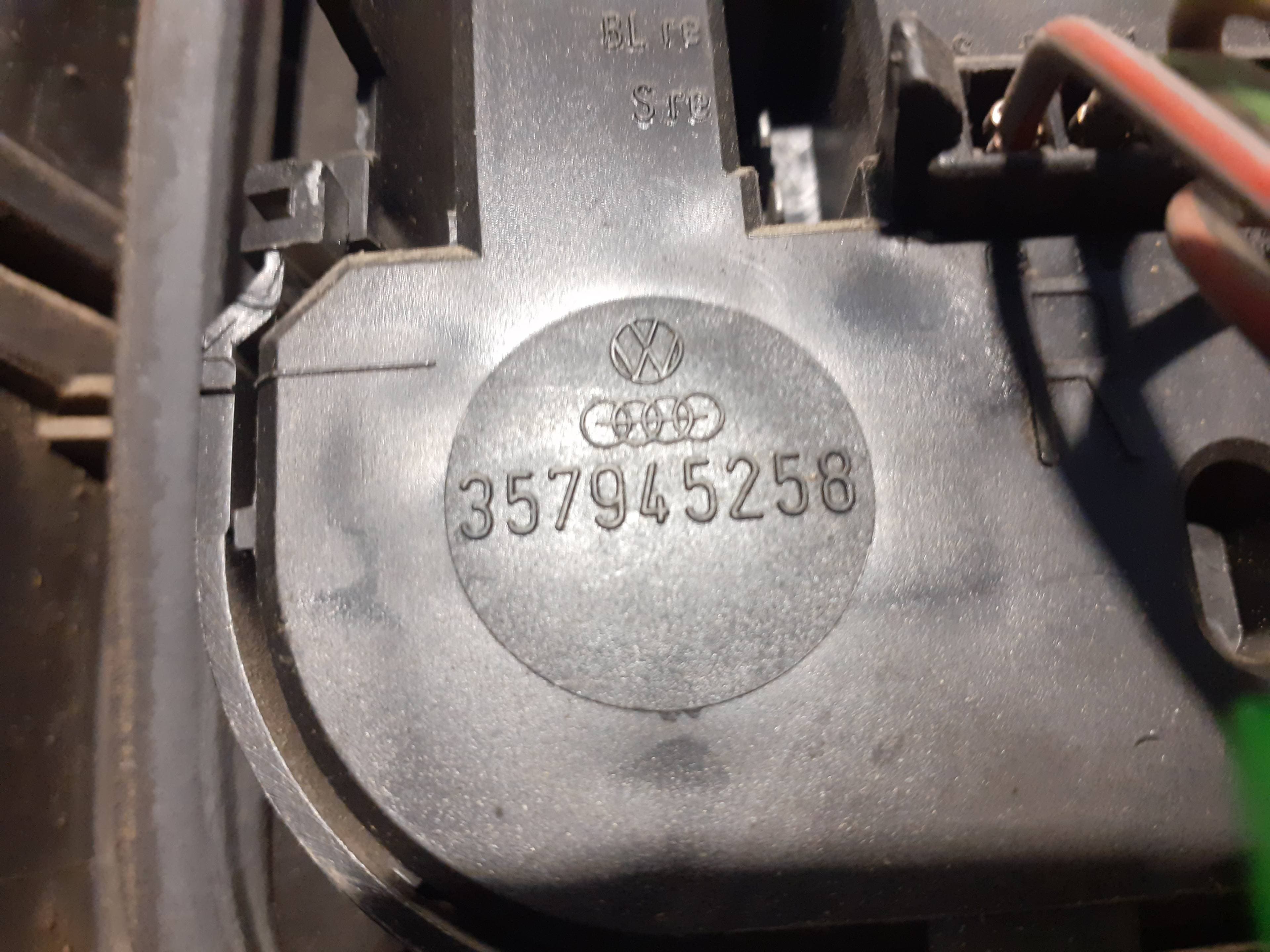 Piloto trasero izquierdo VOLKSWAGEN PASSAT BERLINA (312) 2