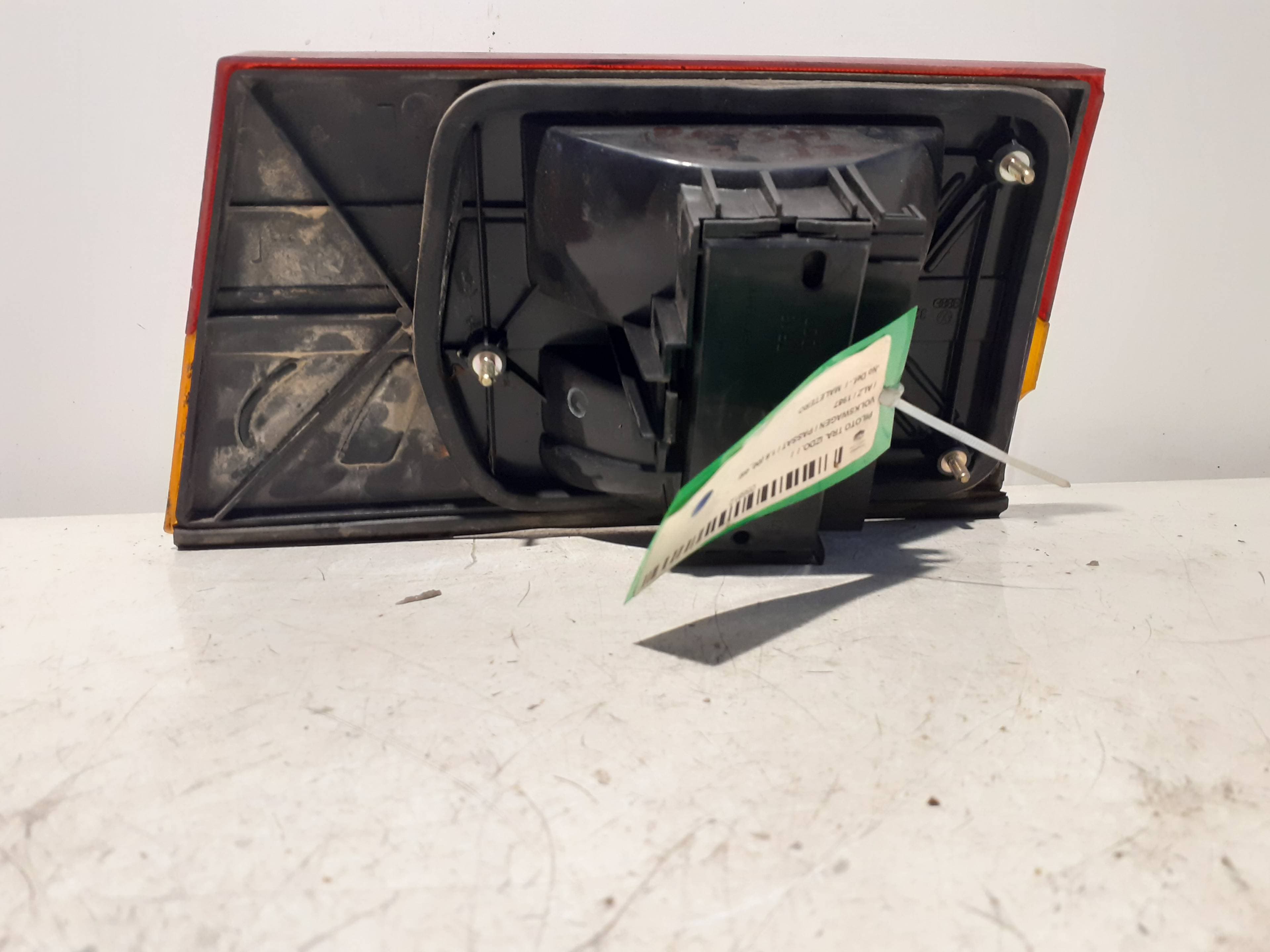 Piloto trasero izquierdo VOLKSWAGEN PASSAT BERLINA (312) 3