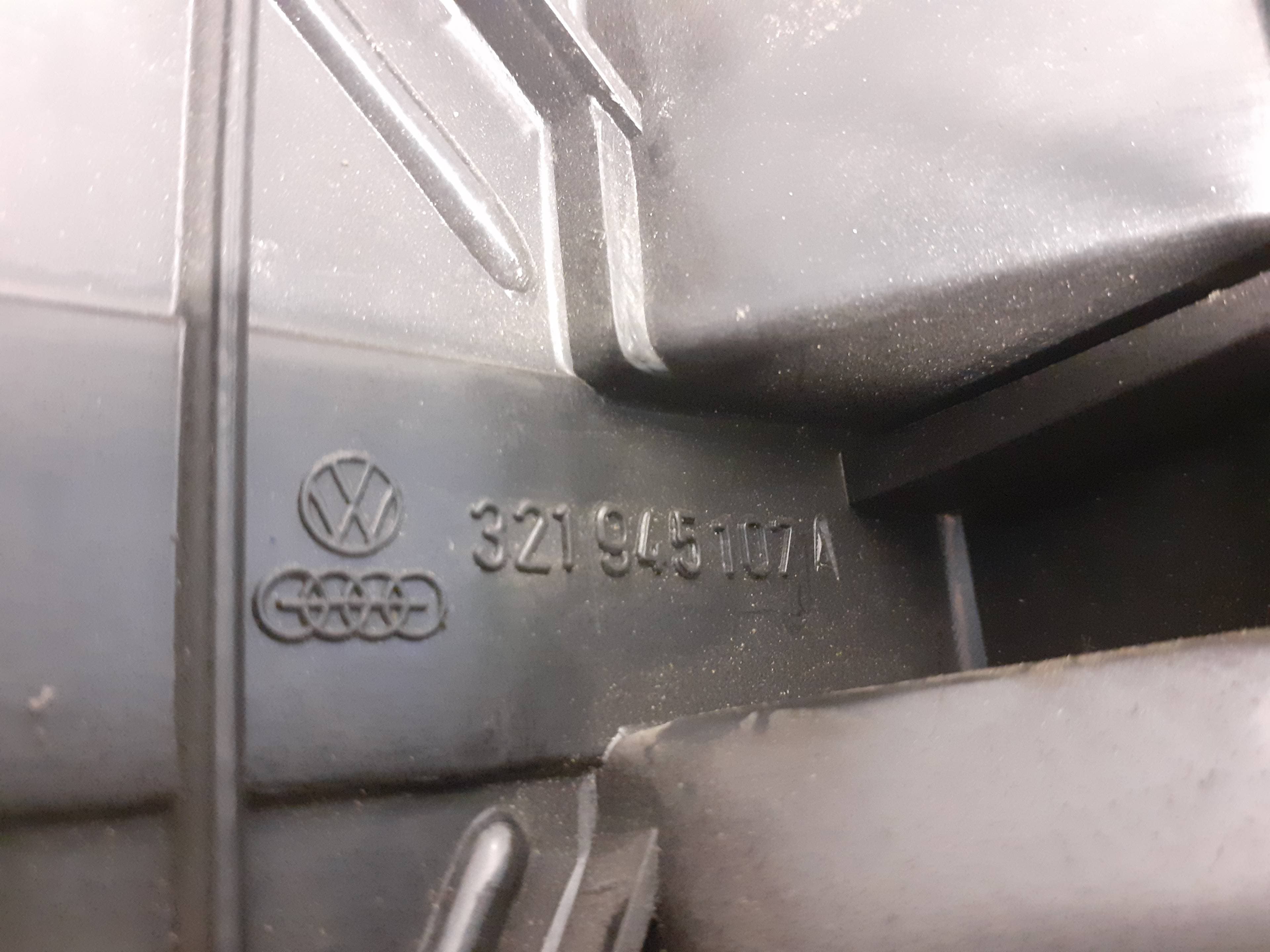 Piloto trasero izquierdo VOLKSWAGEN PASSAT BERLINA (312) 2