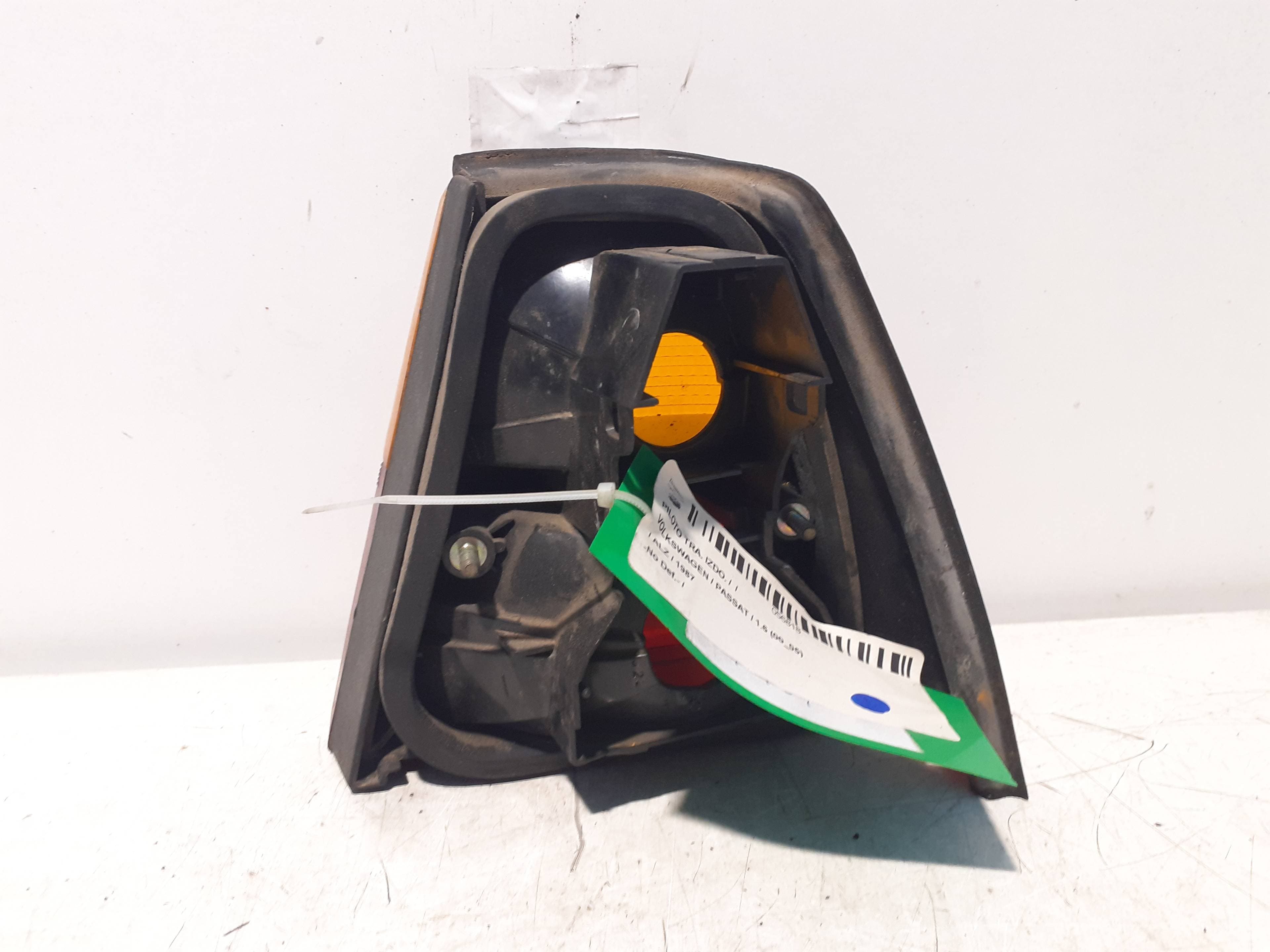 Piloto trasero izquierdo VOLKSWAGEN PASSAT BERLINA (312) 2